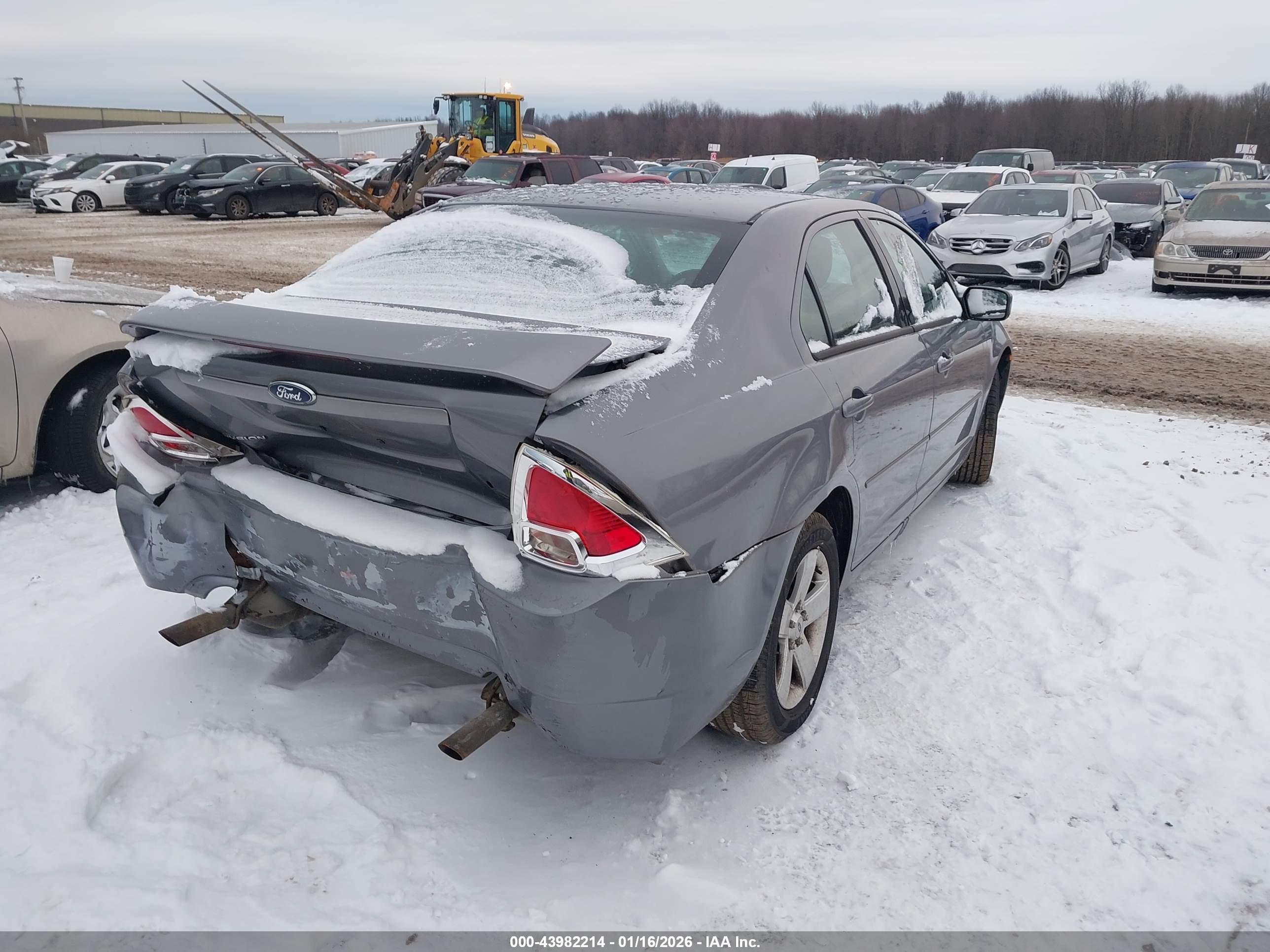 FORD FUSION image 4