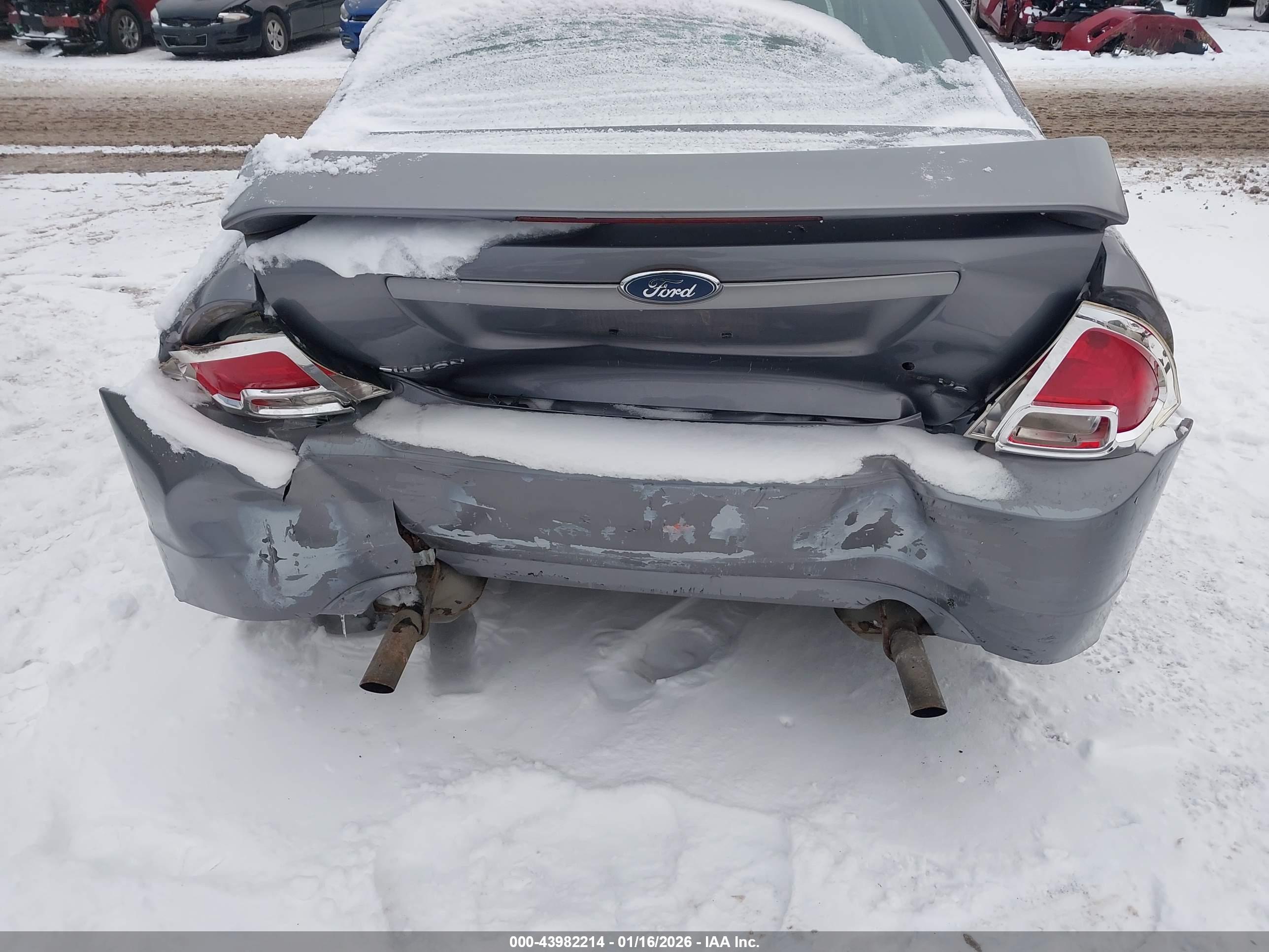 FORD FUSION image 6
