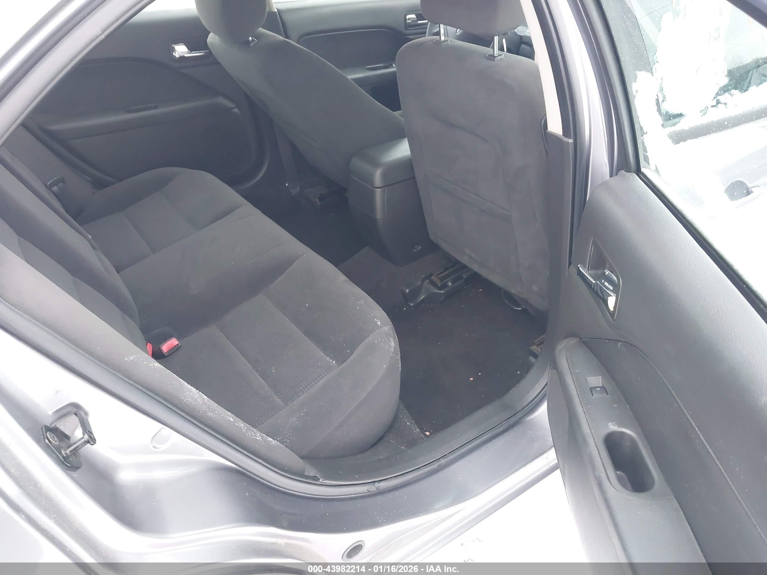 FORD FUSION image 8