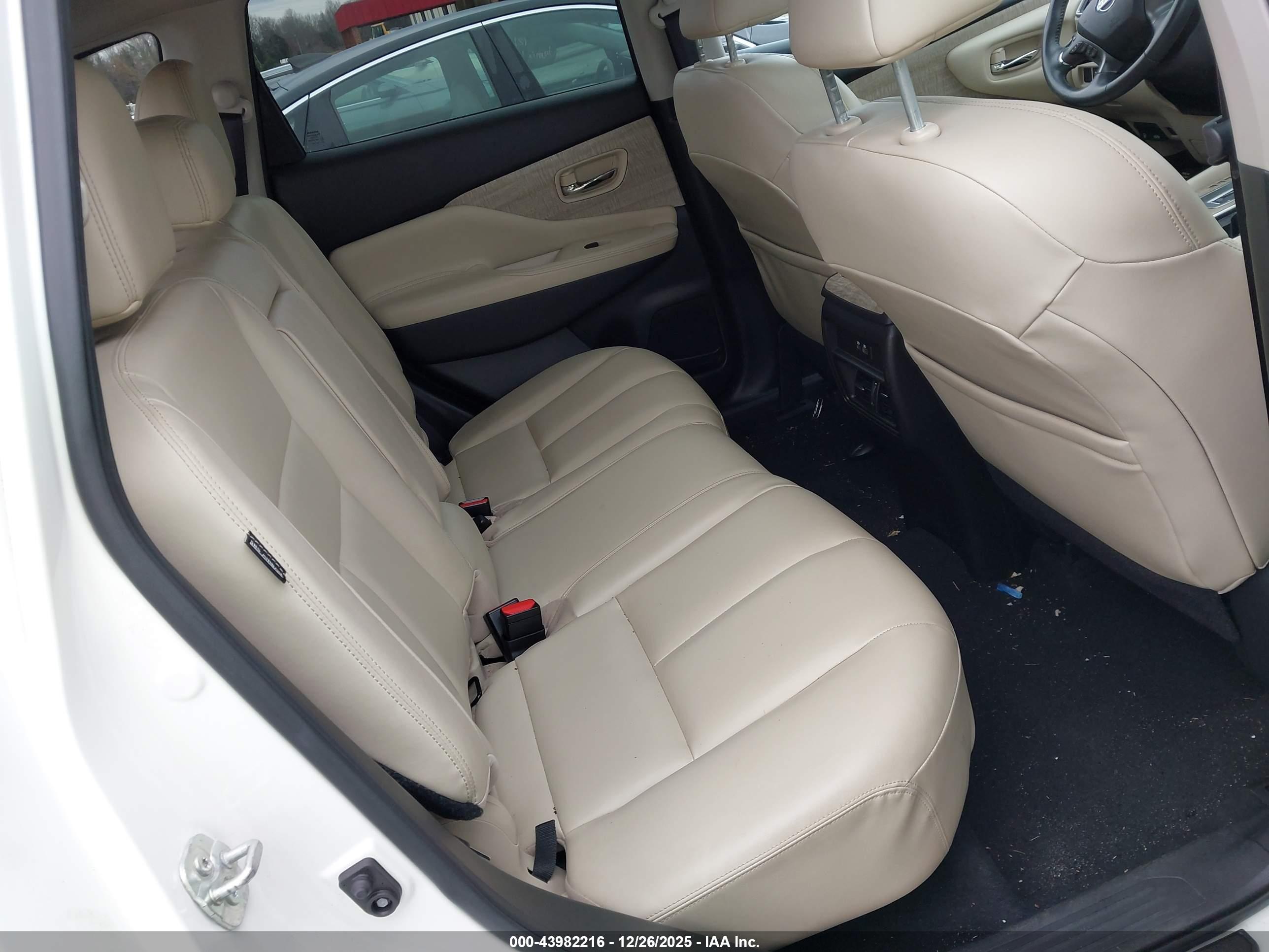 NISSAN MURANO image 8