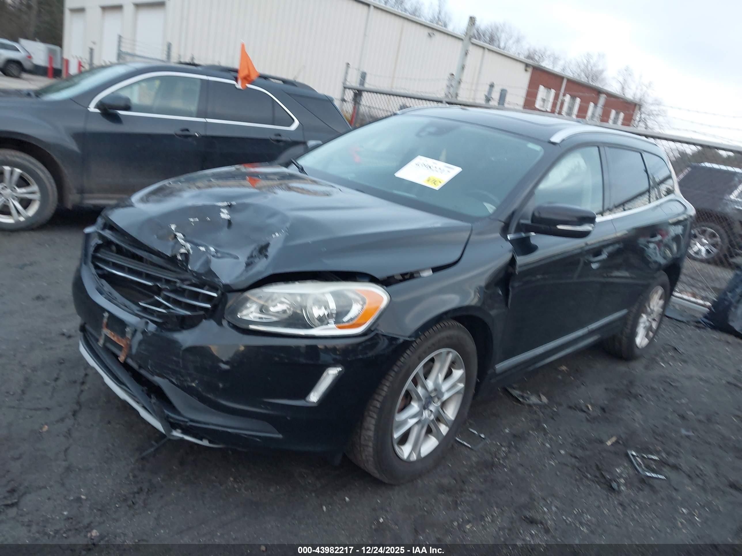 VOLVO XC60 image 2