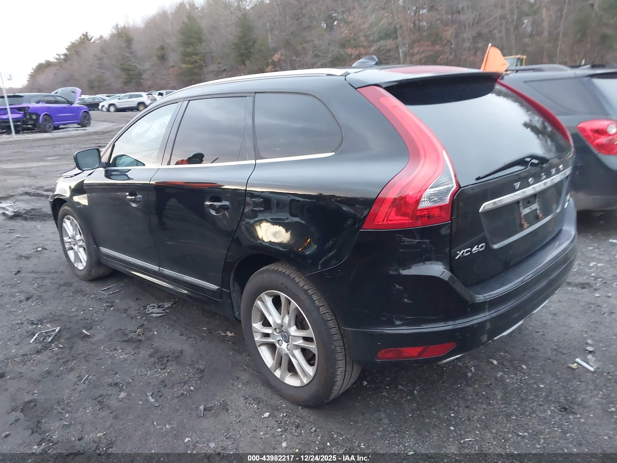 VOLVO XC60 image 3