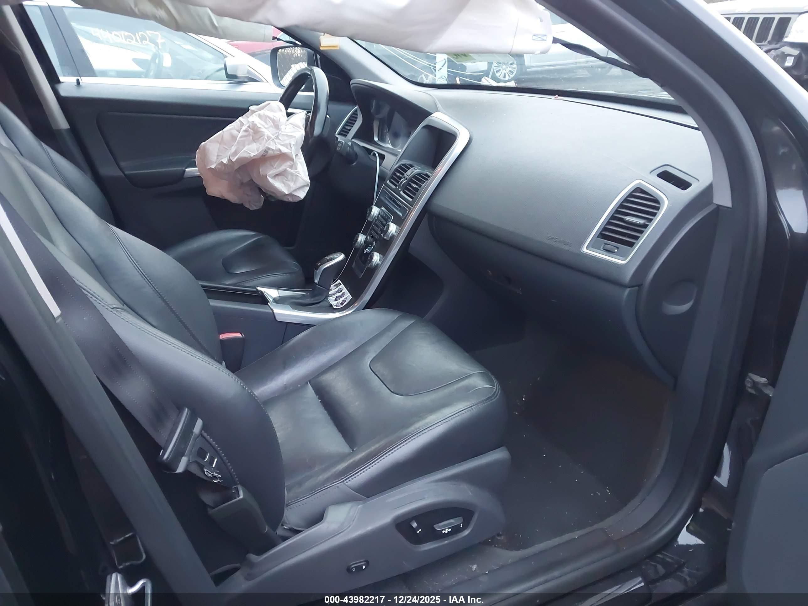 VOLVO XC60 image 5