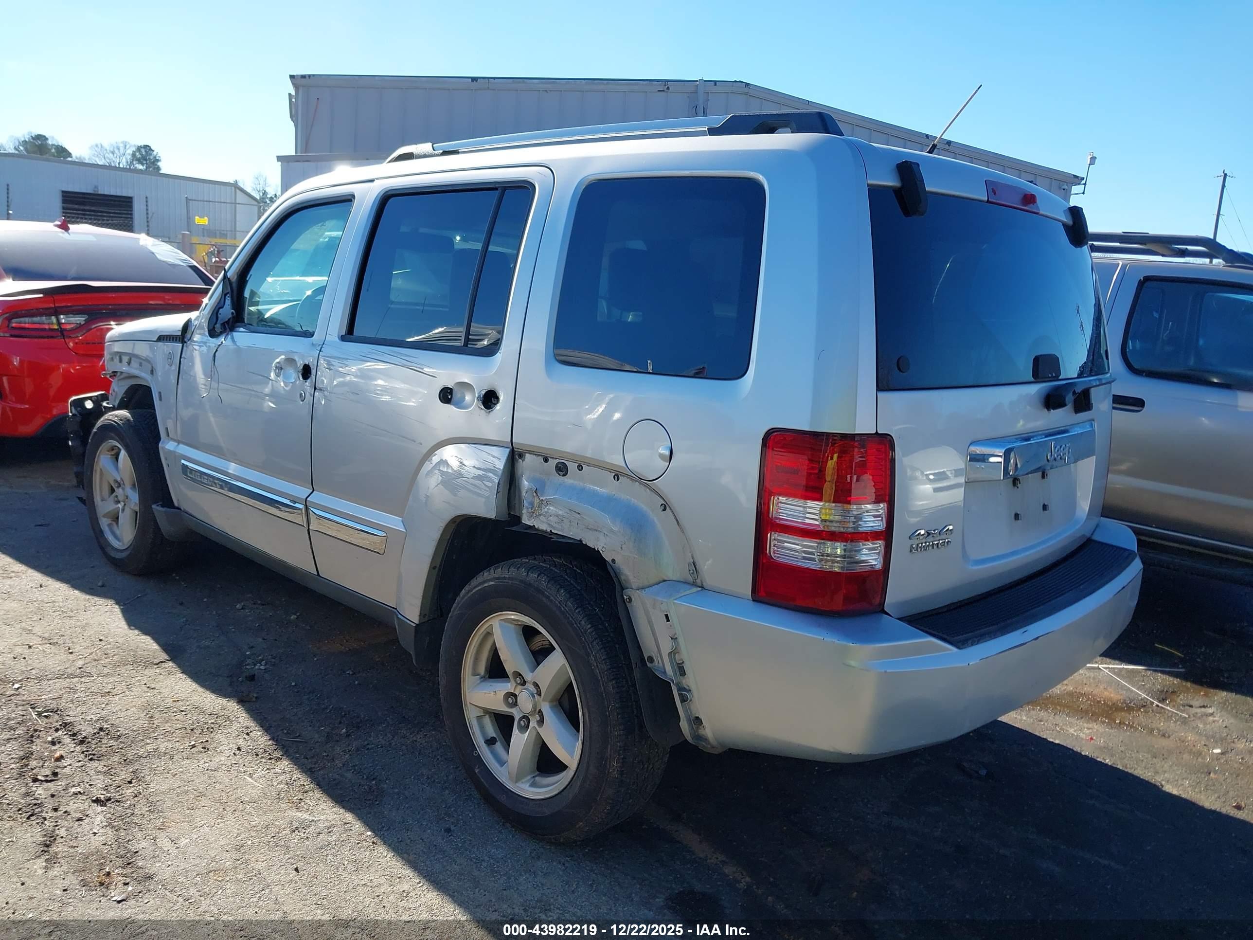 JEEP LIBERTY image 3
