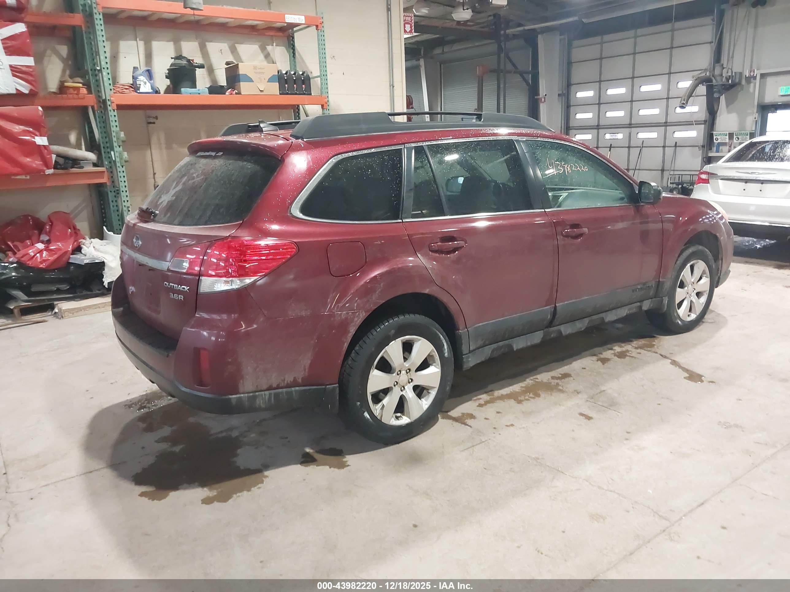 SUBARU OUTBACK image 4