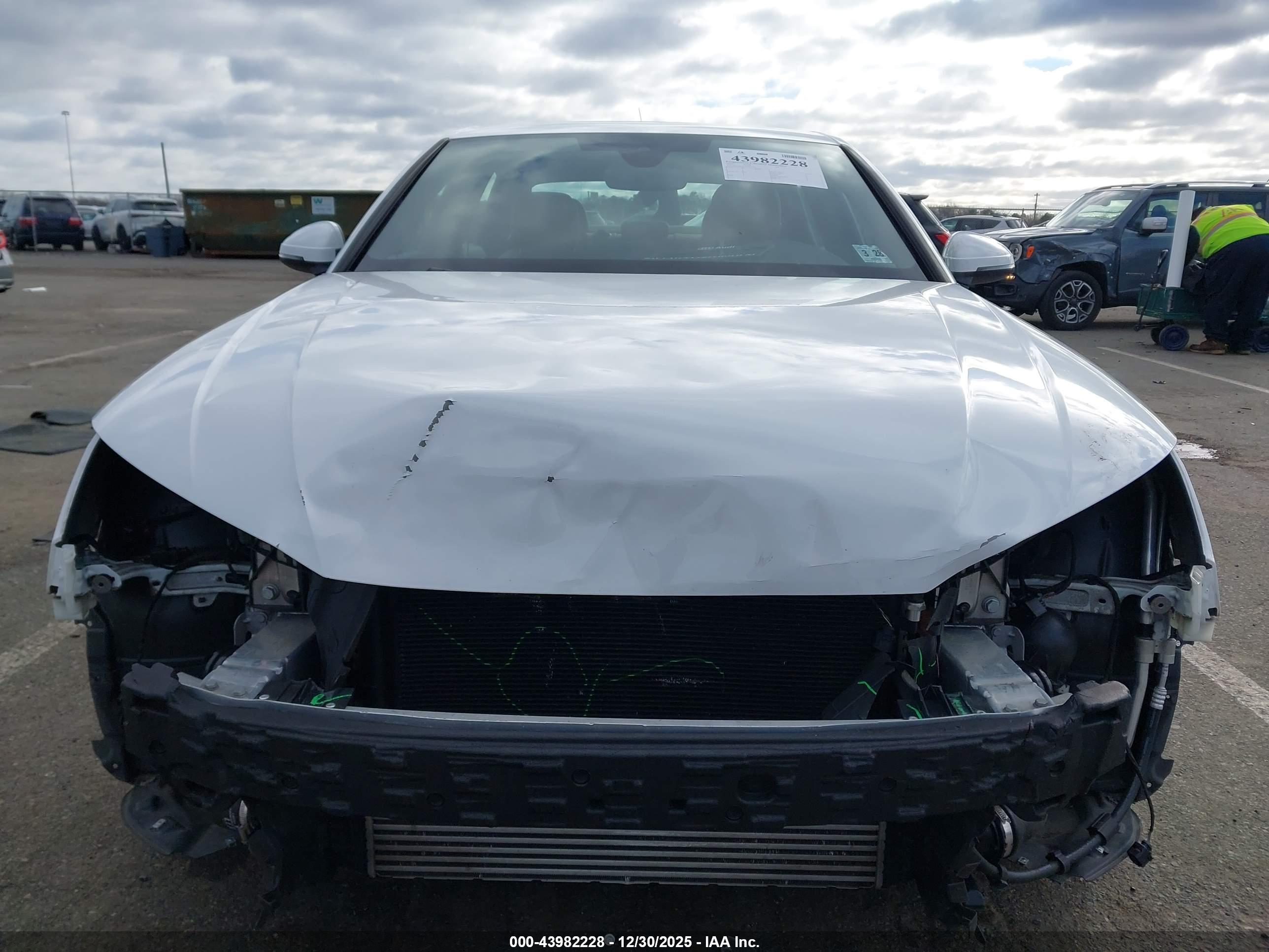 AUDI A4 image 6