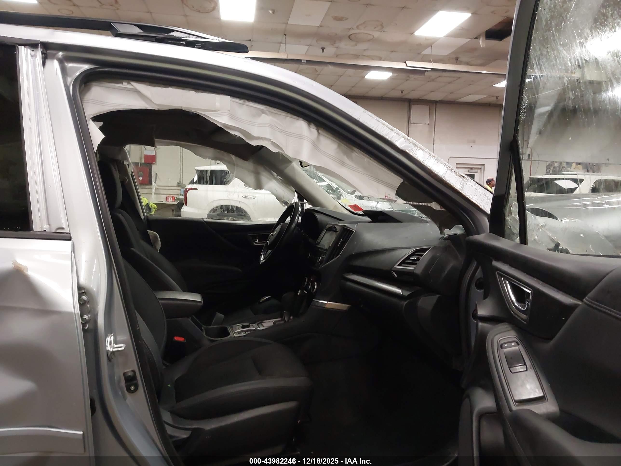 SUBARU FORESTER image 5