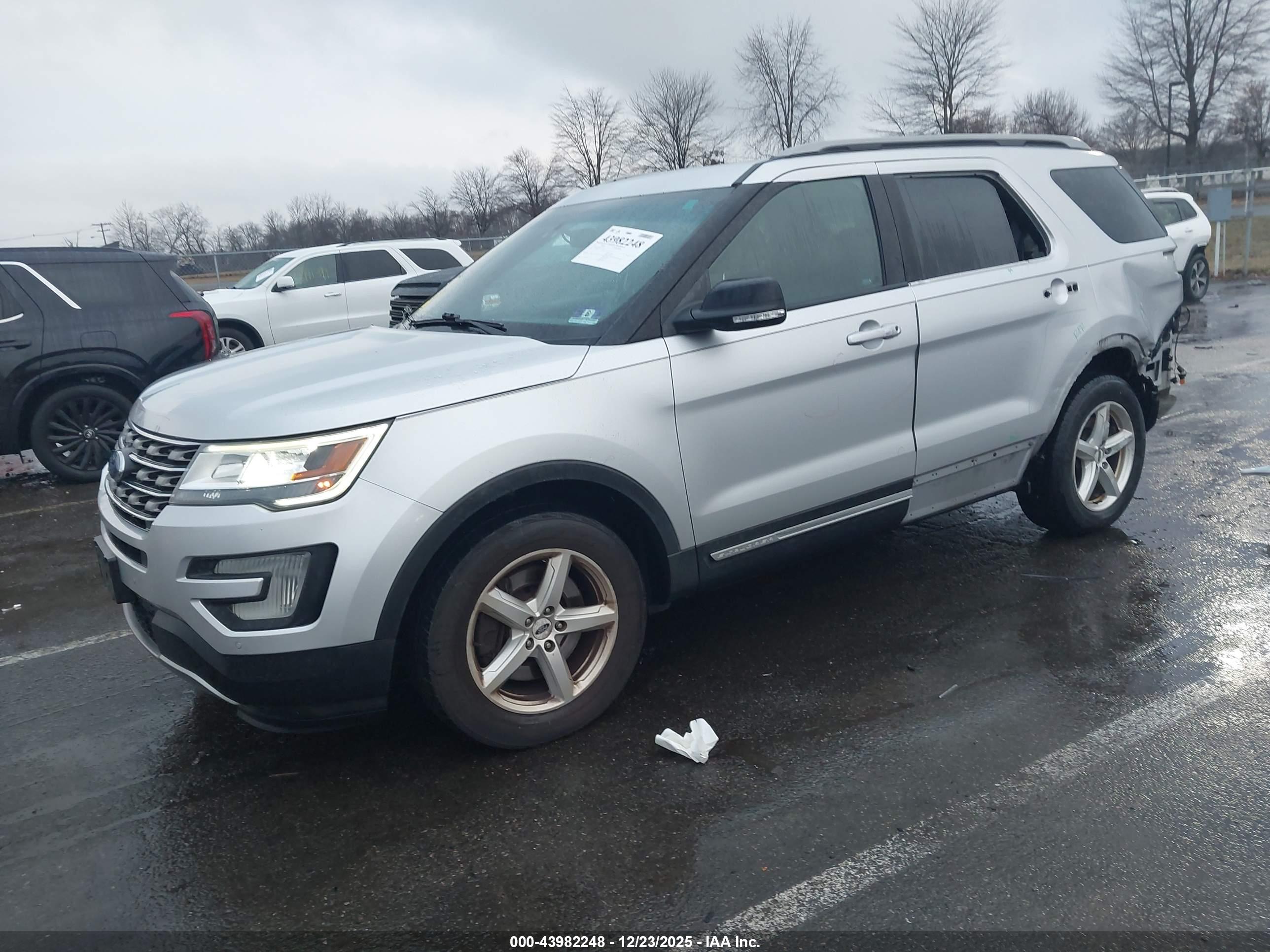 FORD EXPLORER image 2