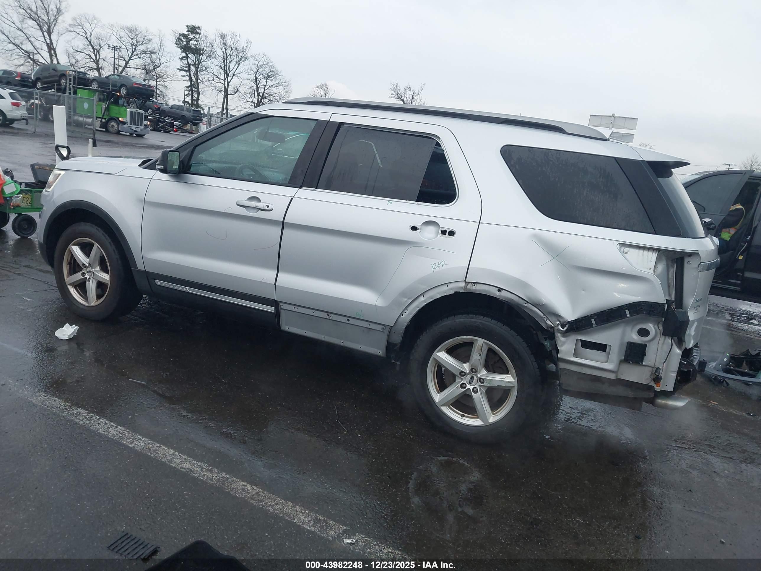 FORD EXPLORER image 3