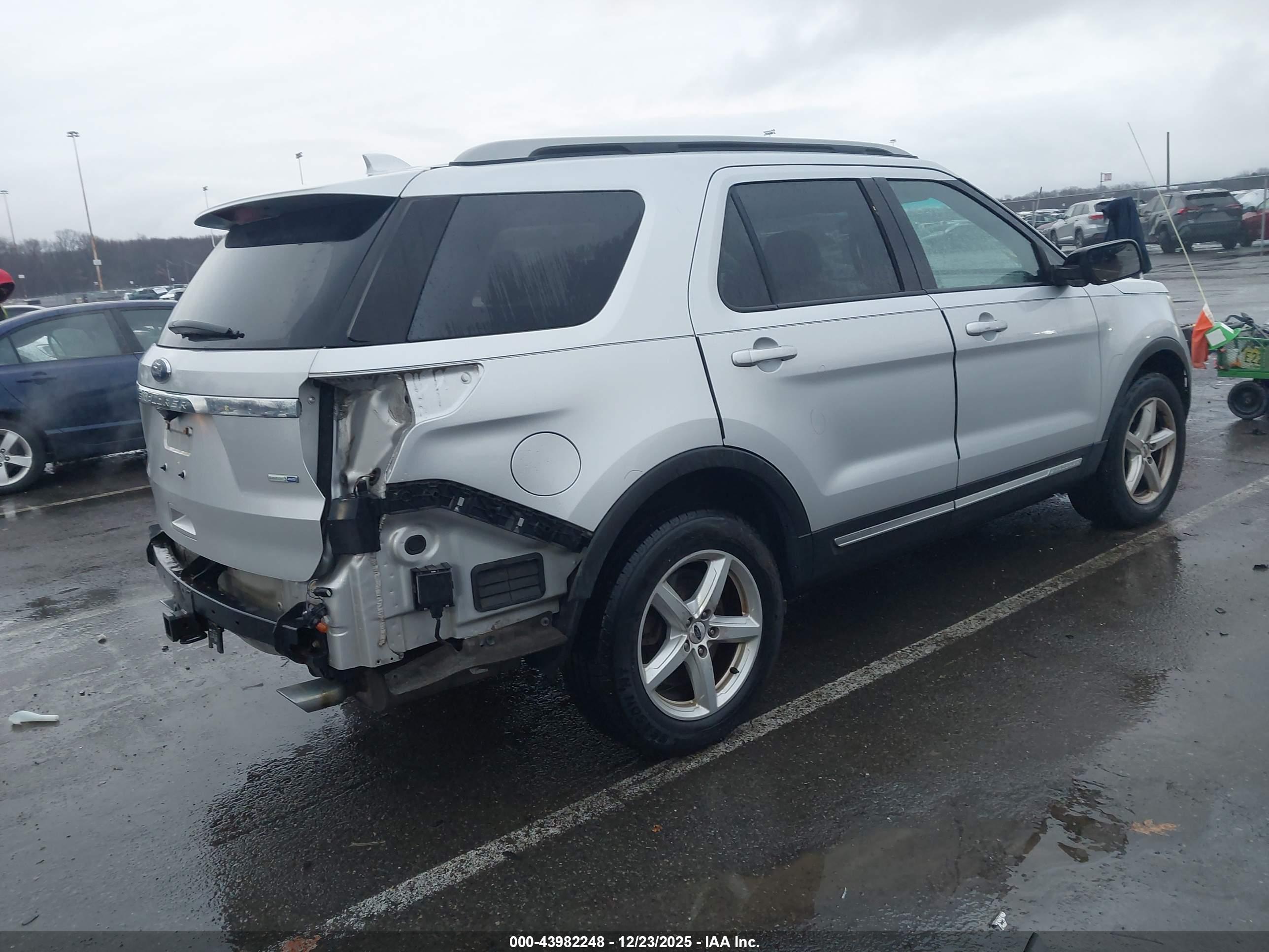 FORD EXPLORER image 4