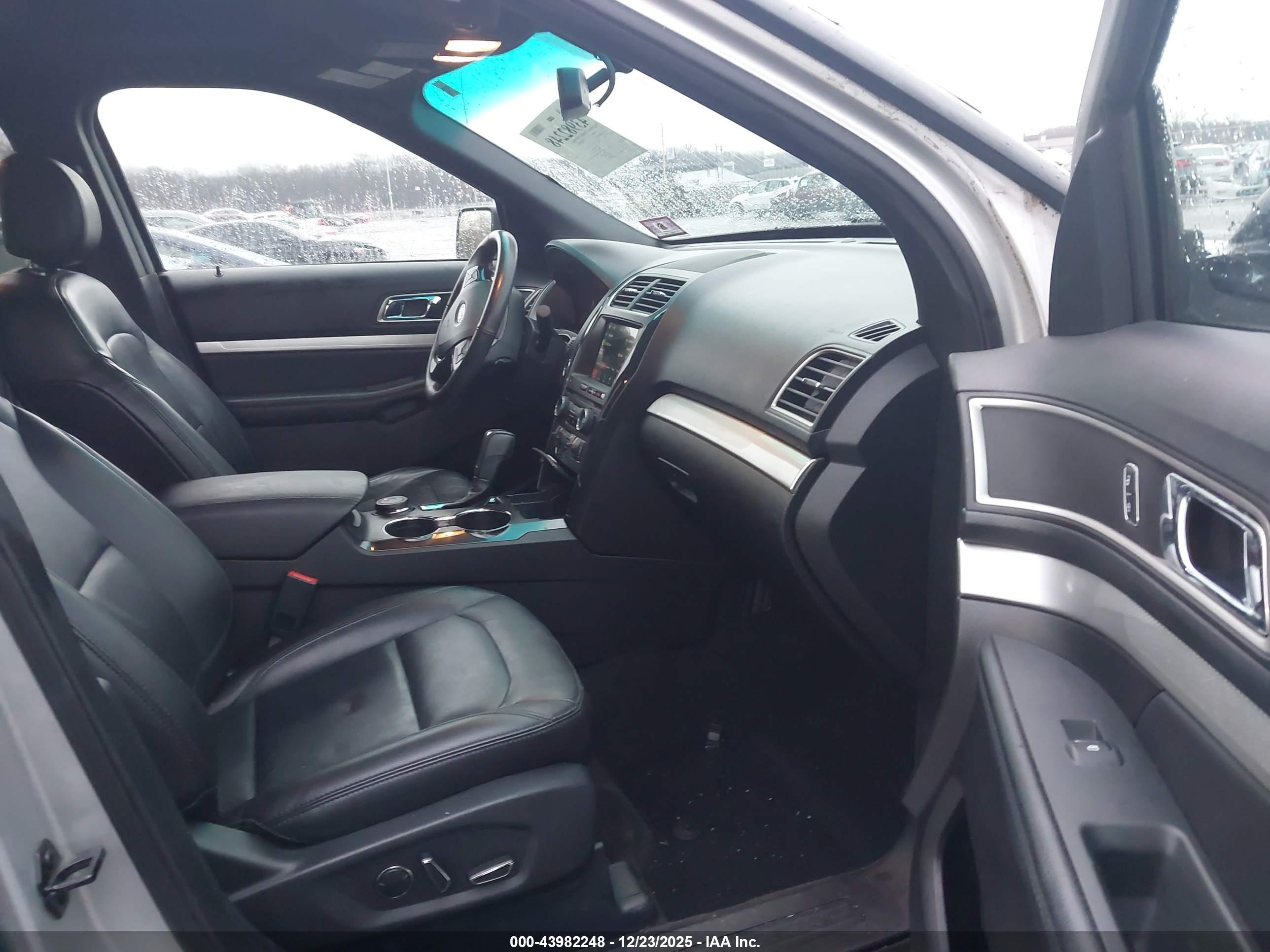 FORD EXPLORER image 5