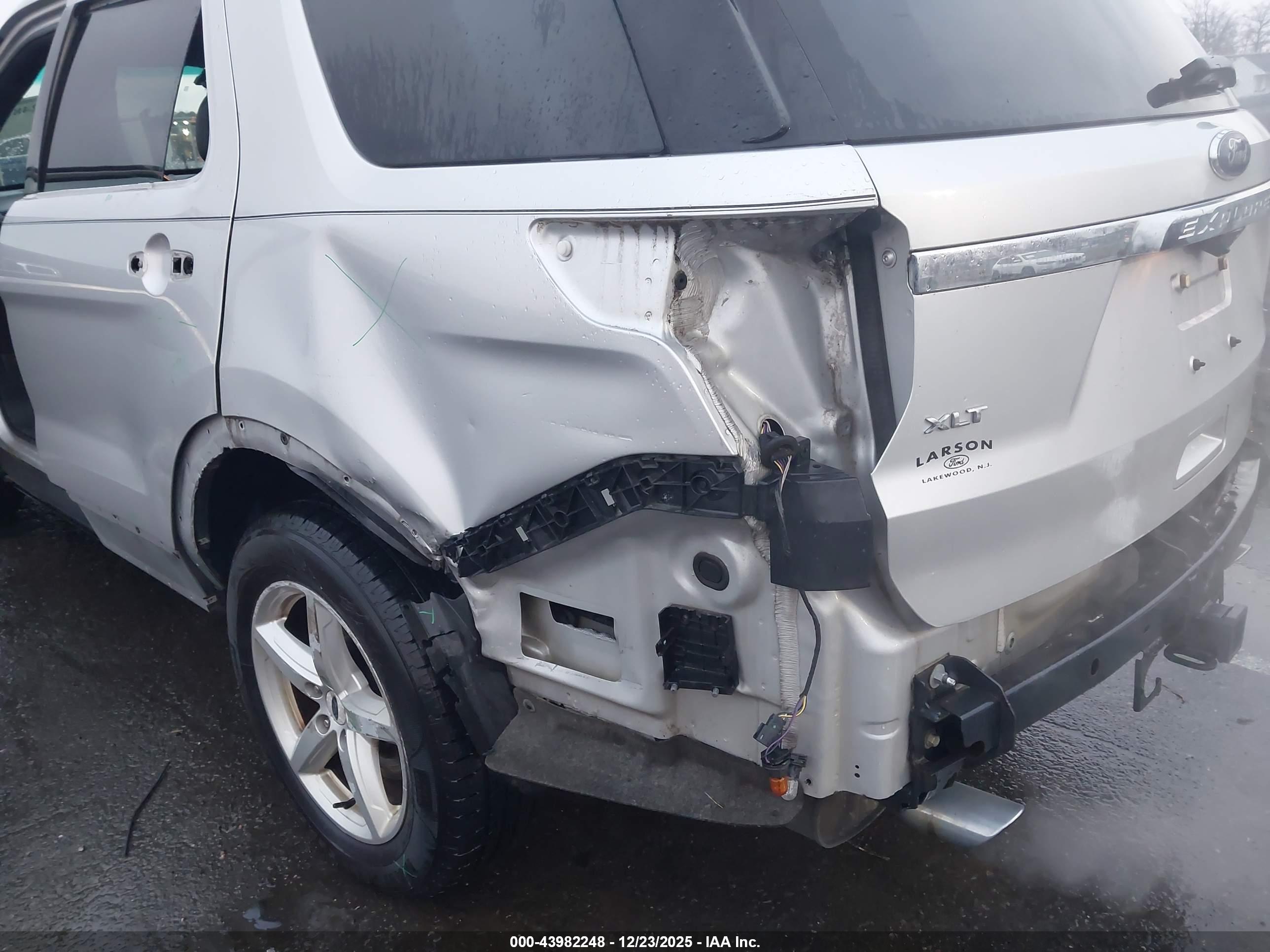 FORD EXPLORER image 6