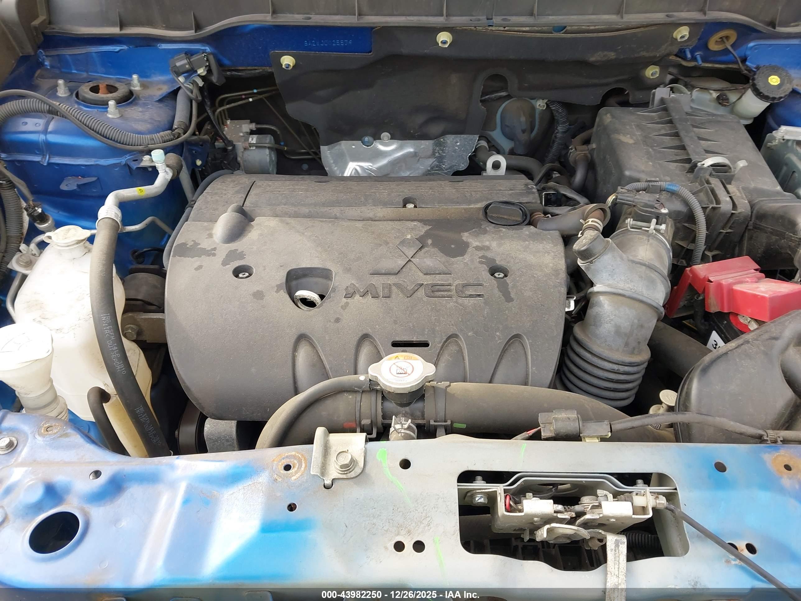 MITSUBISHI OUTLANDER image 10