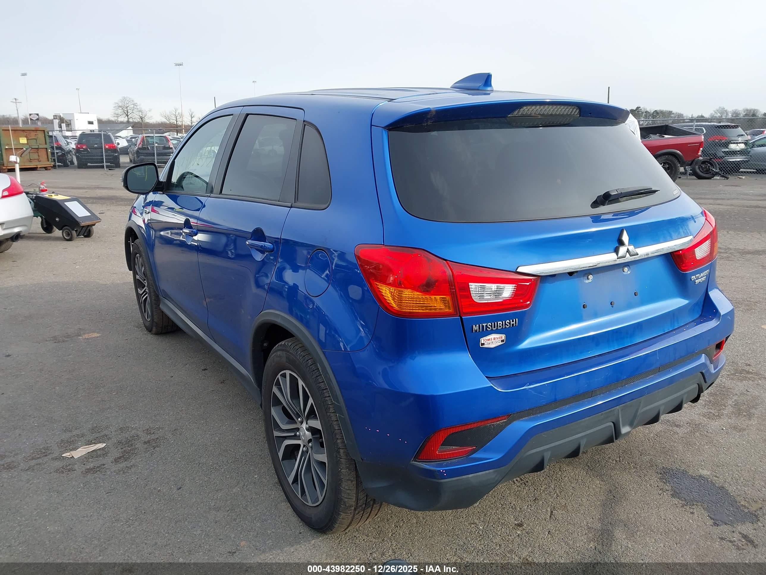MITSUBISHI OUTLANDER image 3