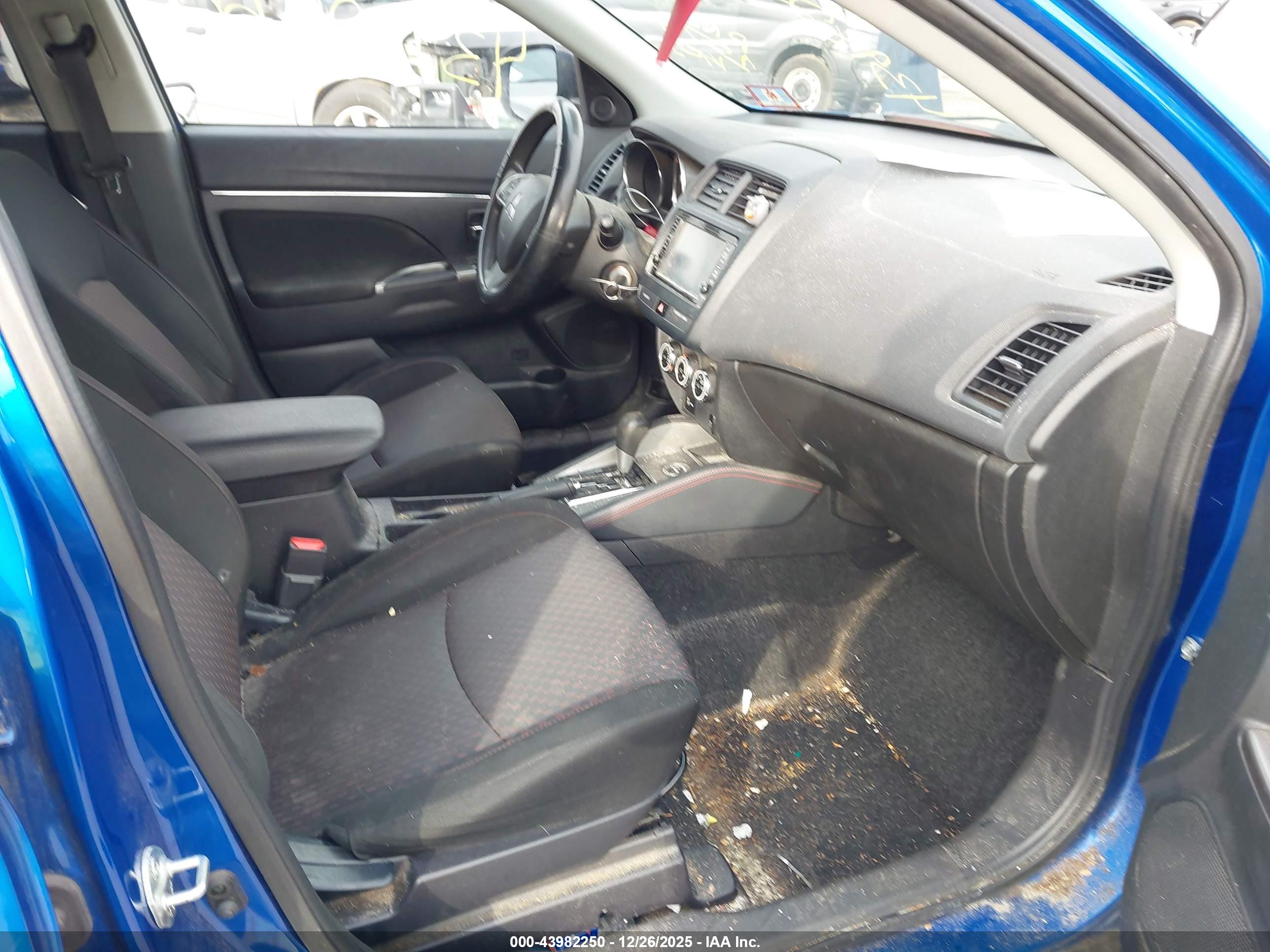 MITSUBISHI OUTLANDER image 5
