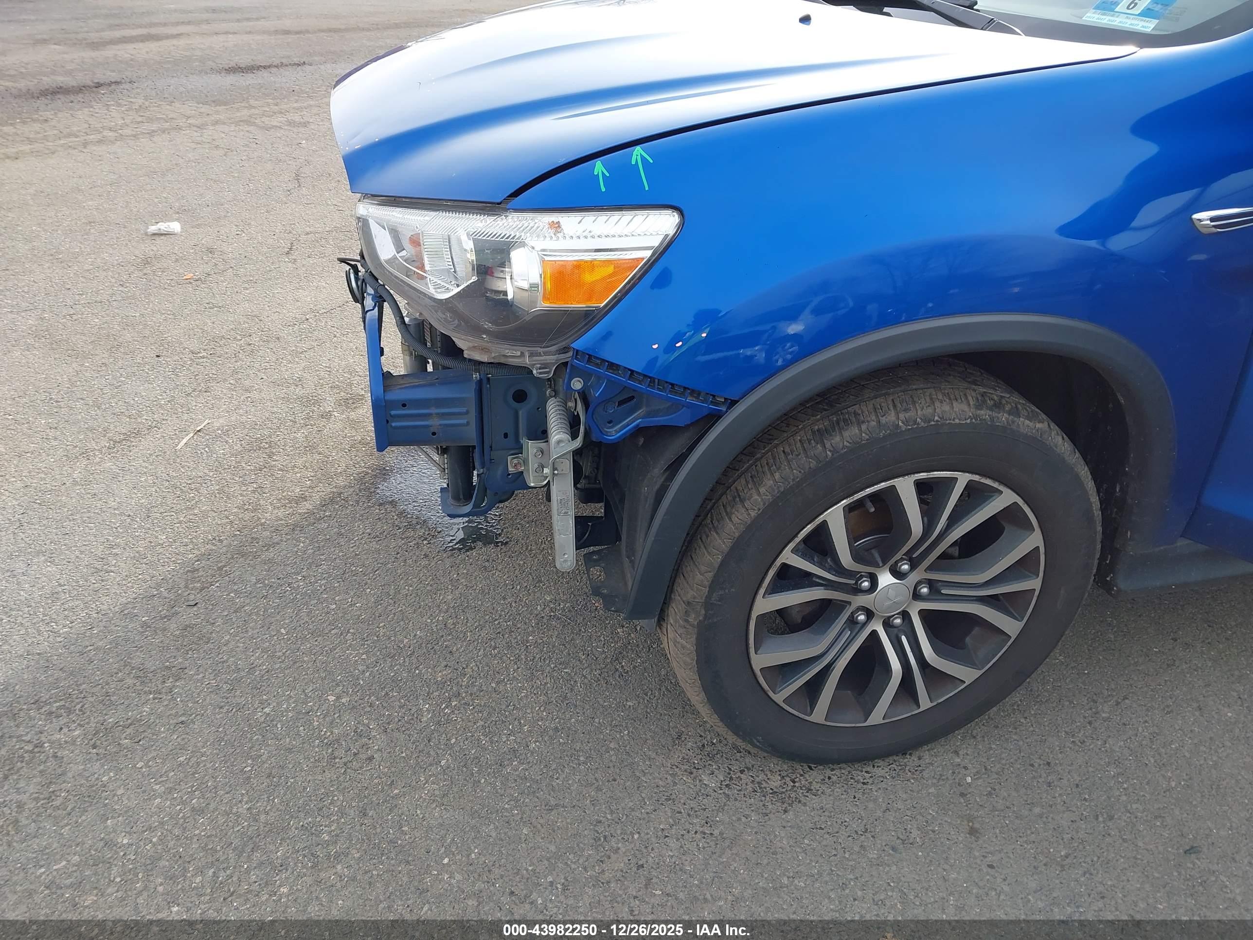 MITSUBISHI OUTLANDER image 6