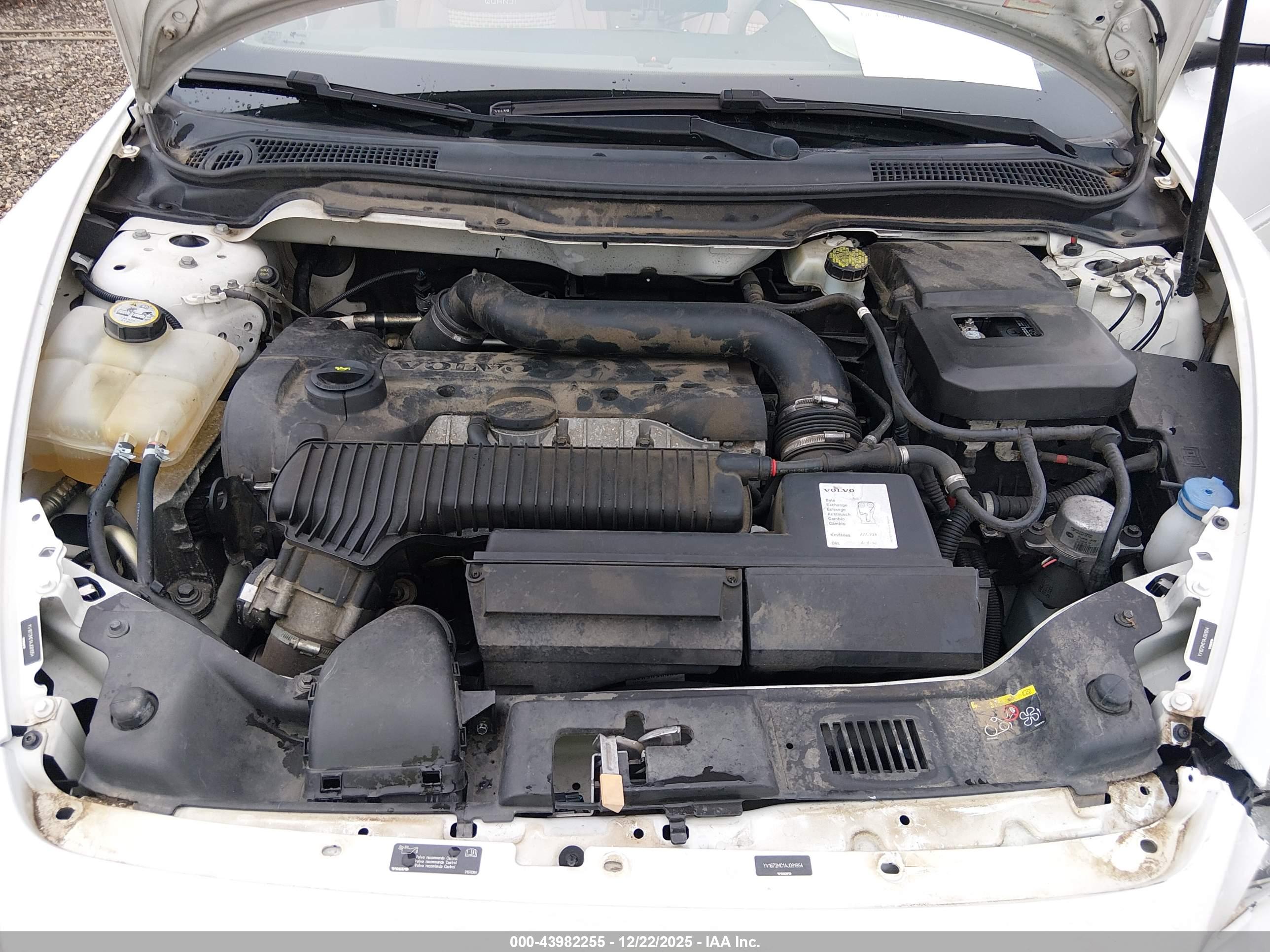 VOLVO C70 image 10