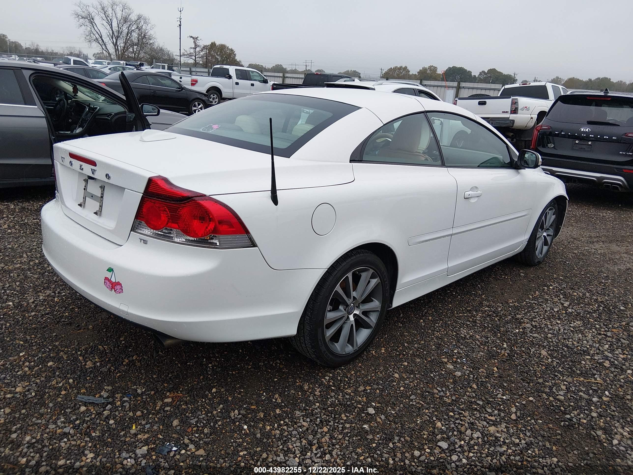 VOLVO C70 image 4