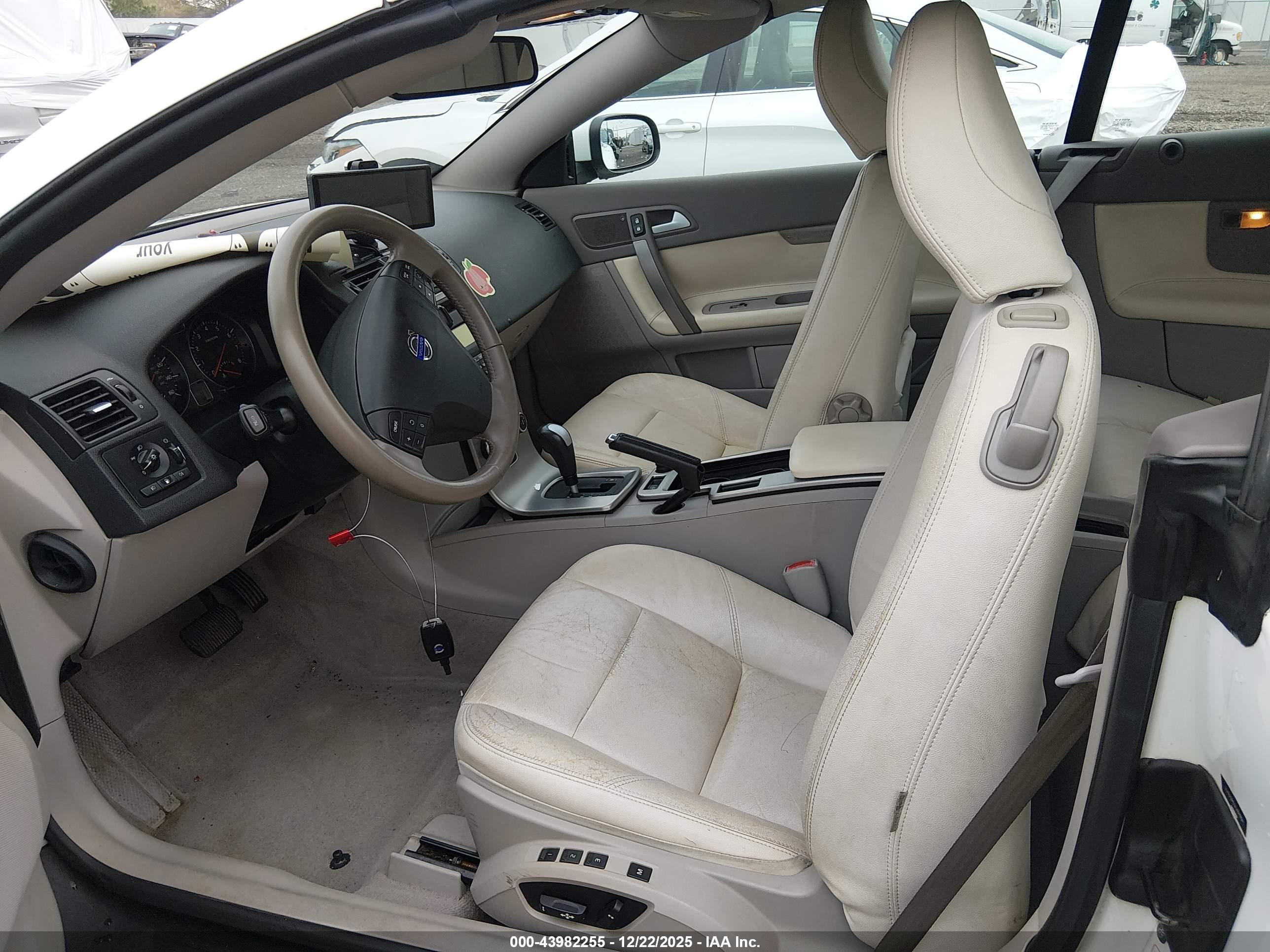 VOLVO C70 image 5