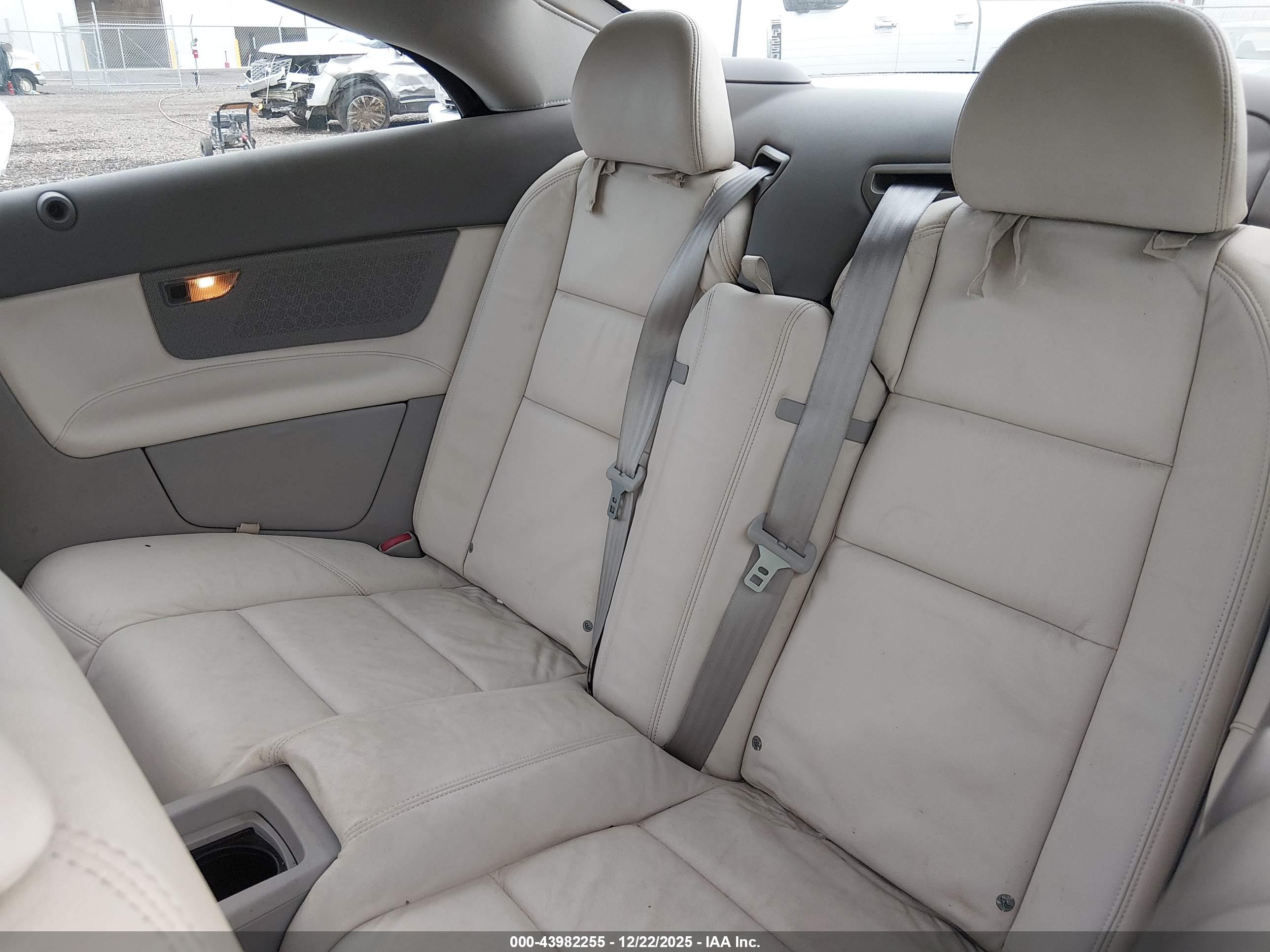 VOLVO C70 image 8