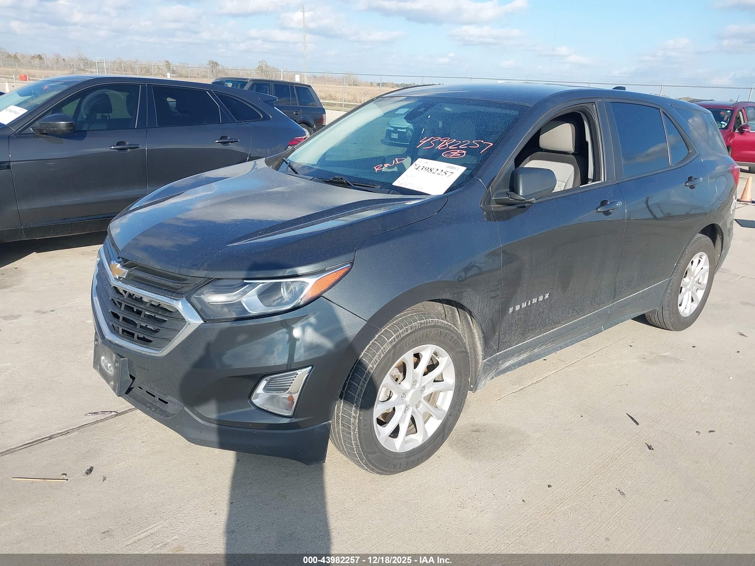 CHEVROLET EQUINOX image 2
