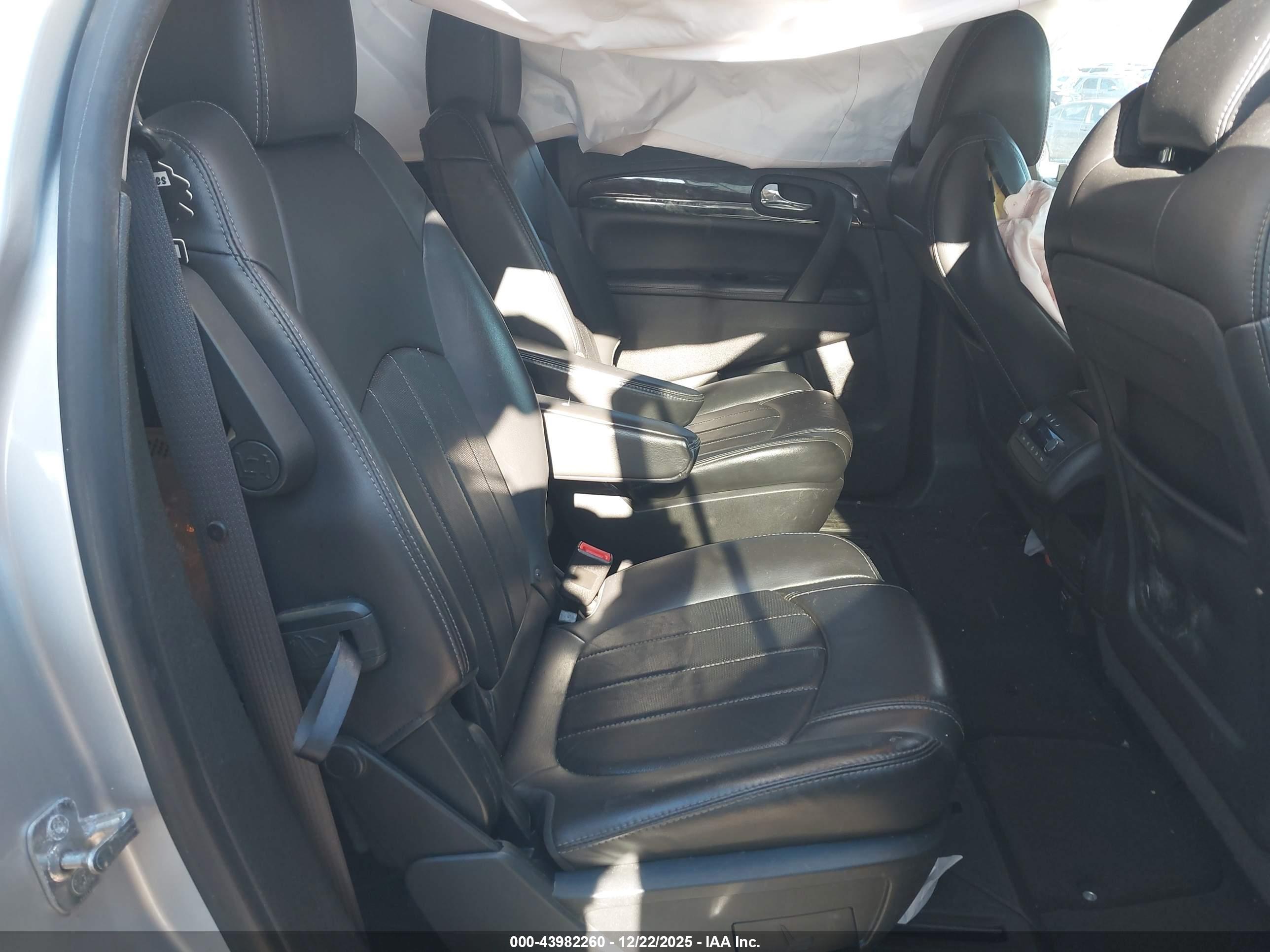 BUICK ENCLAVE image 8