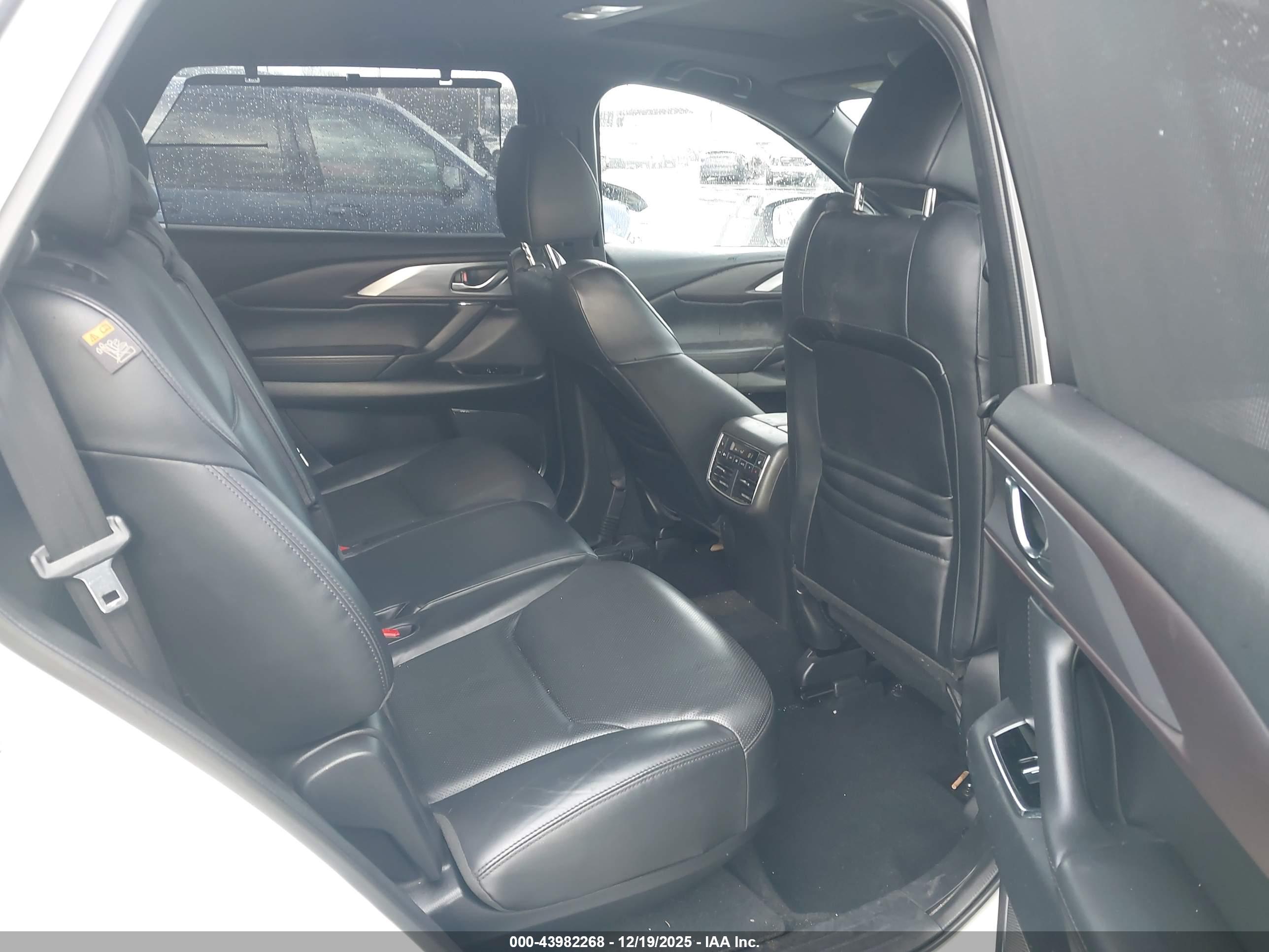 MAZDA CX-9 image 8