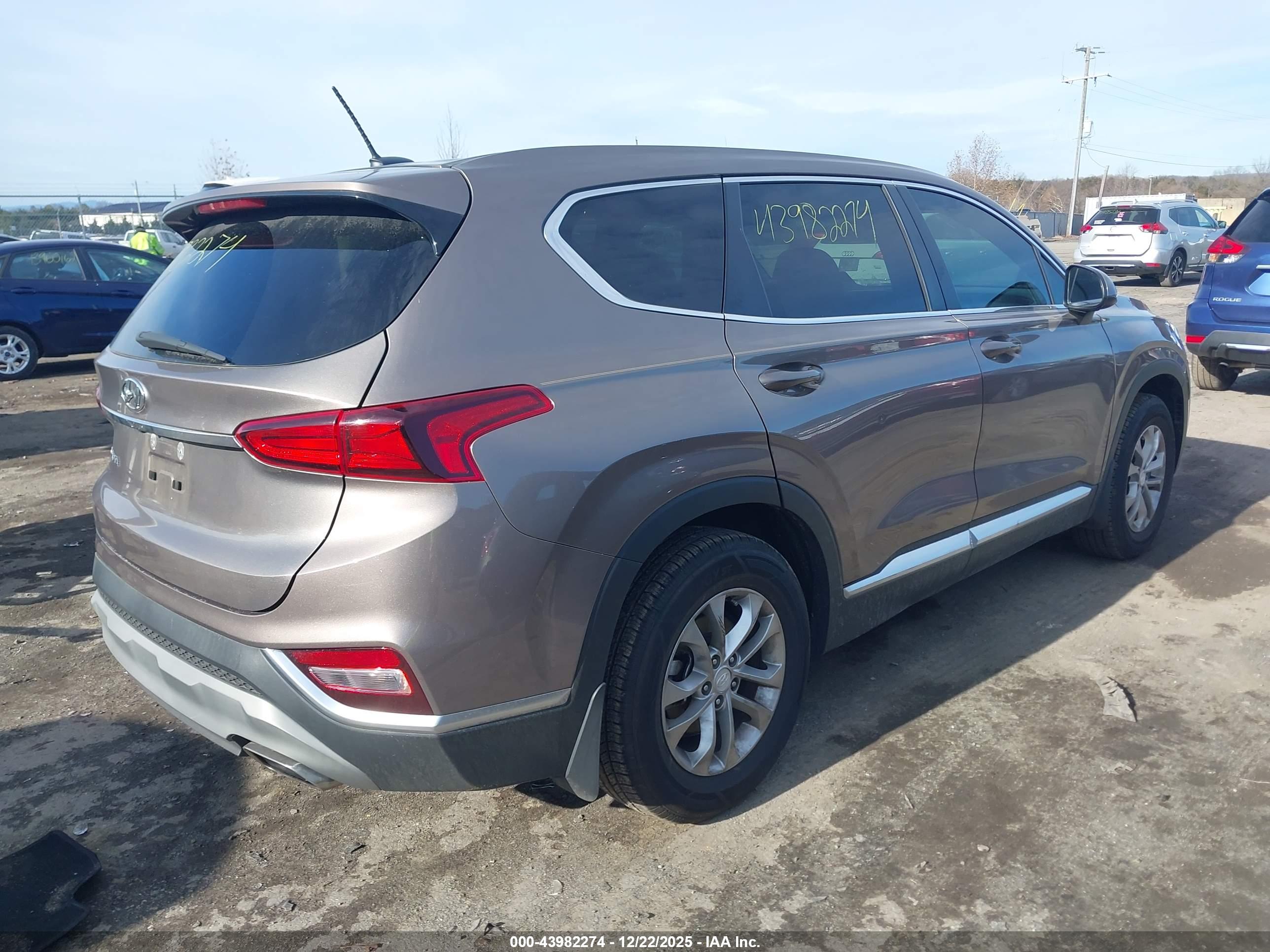 HYUNDAI SANTA image 4