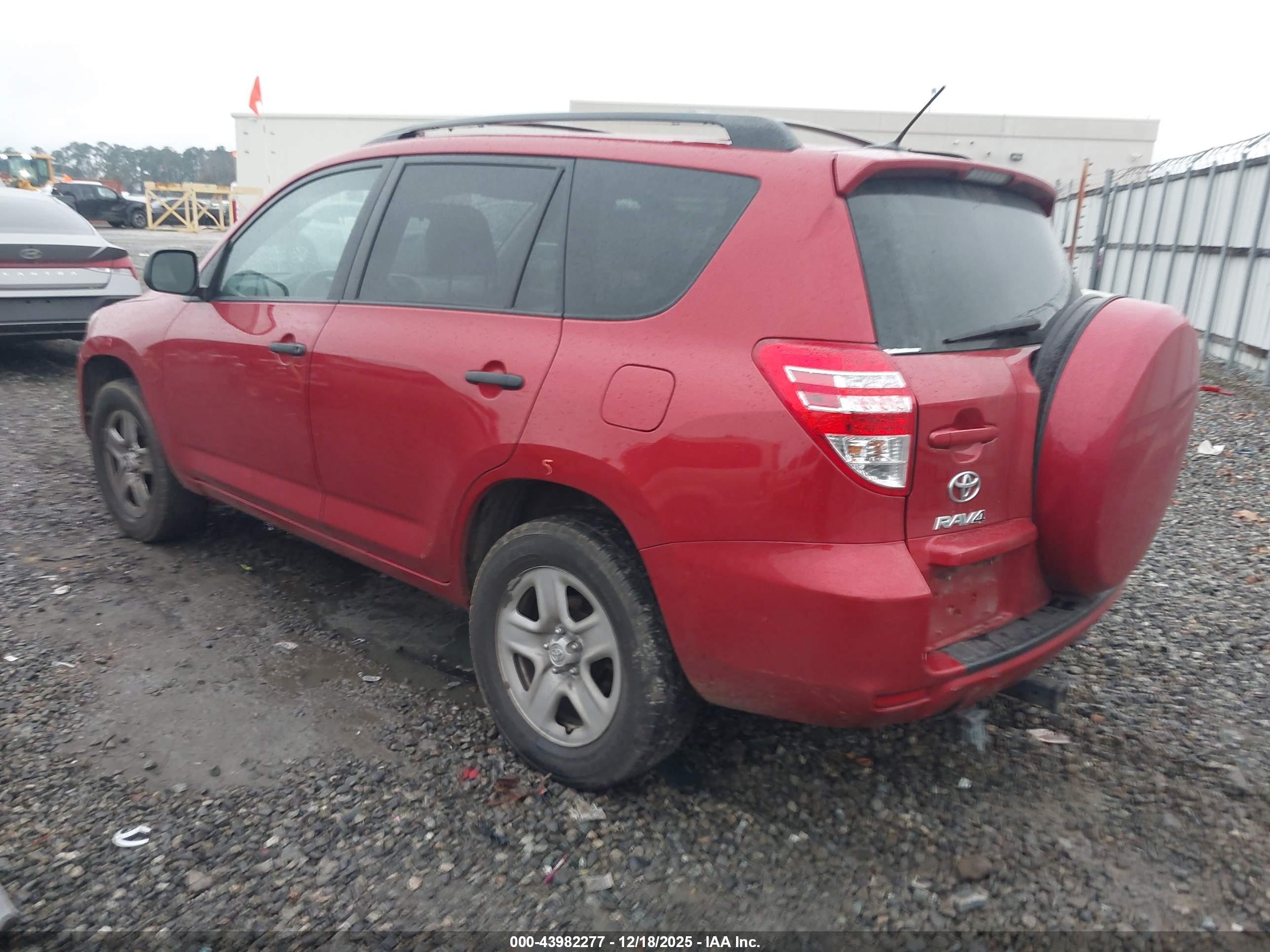TOYOTA RAV4 image 3