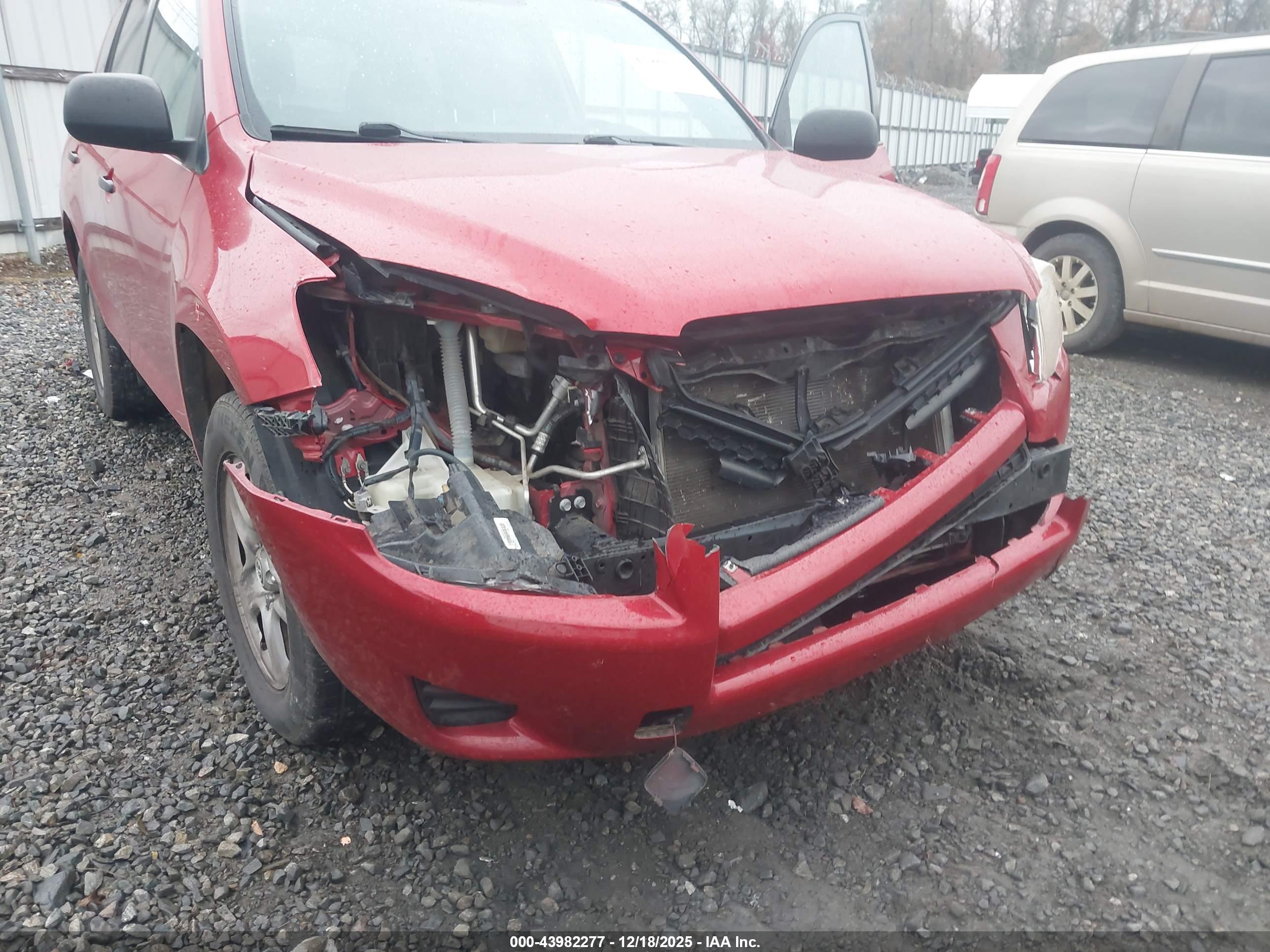 TOYOTA RAV4 image 6