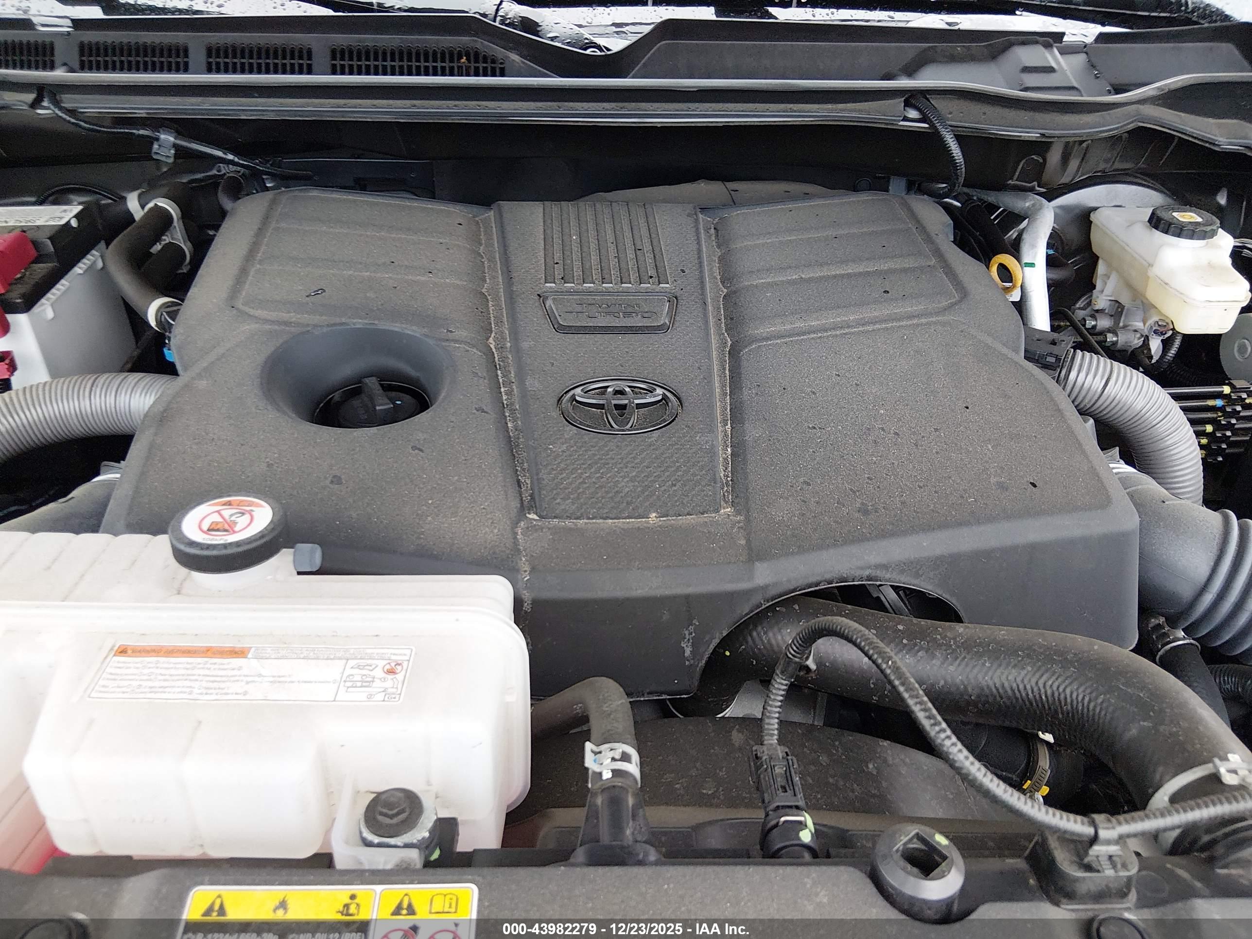 TOYOTA TUNDRA image 10