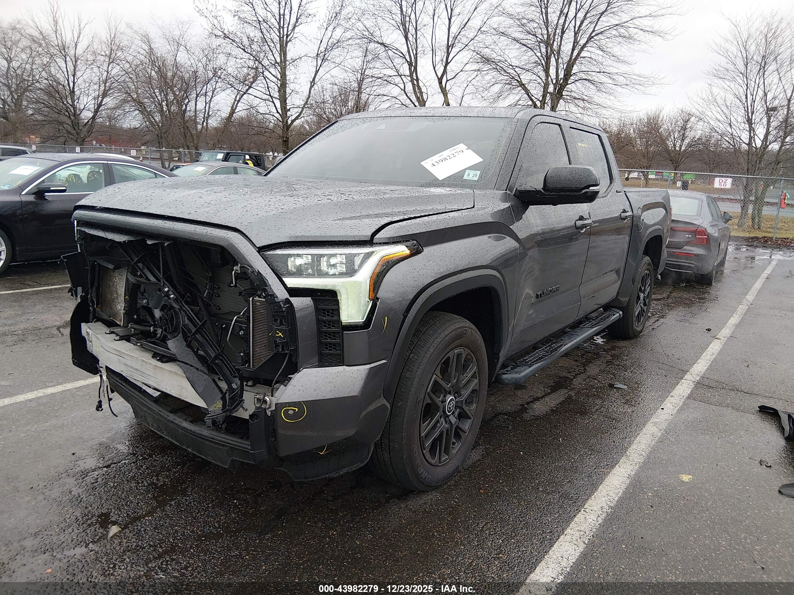 TOYOTA TUNDRA image 2