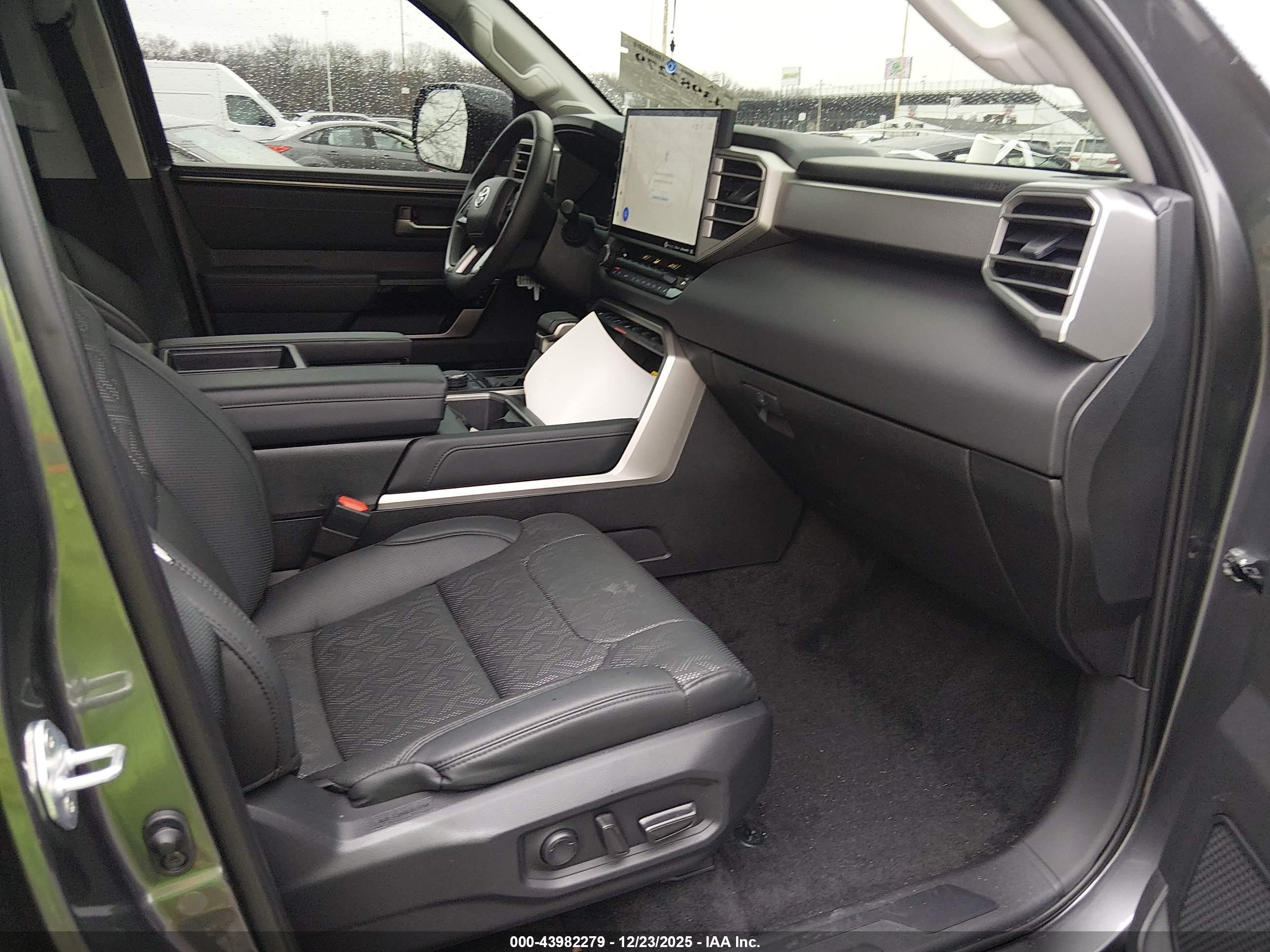 TOYOTA TUNDRA image 5