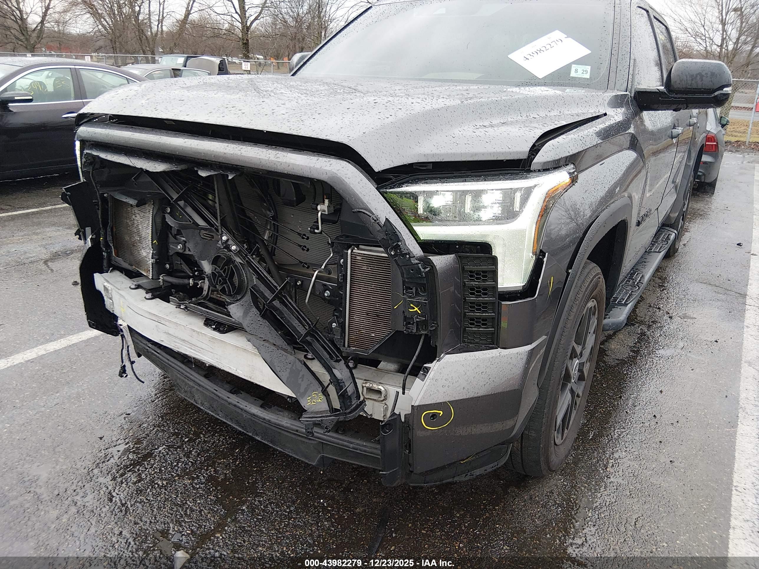 TOYOTA TUNDRA image 6