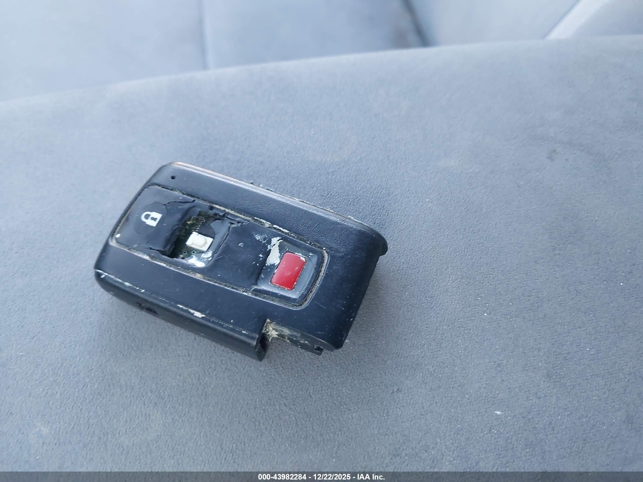 TOYOTA PRIUS image 11