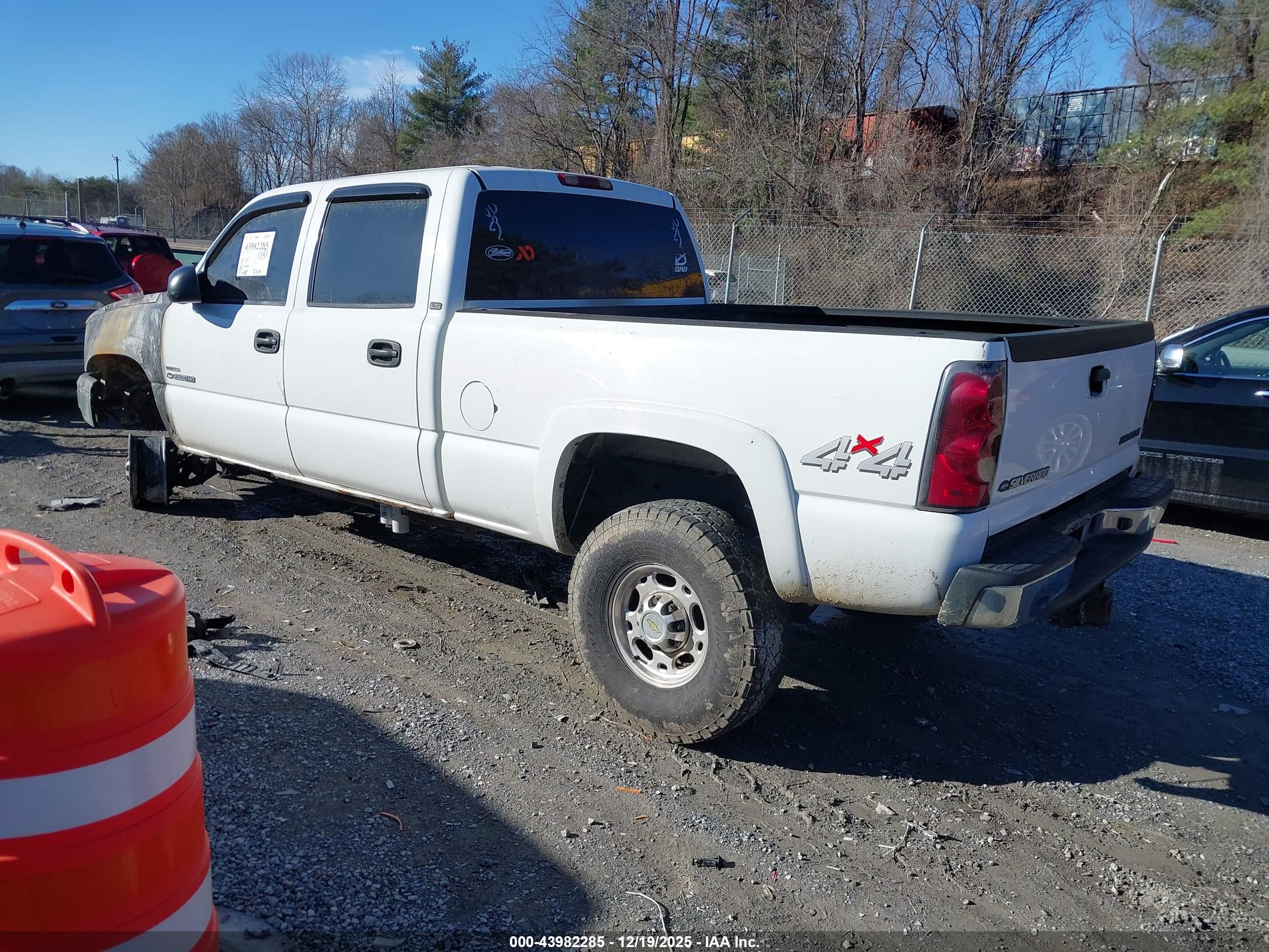 CHEVROLET SILVERADO image 3