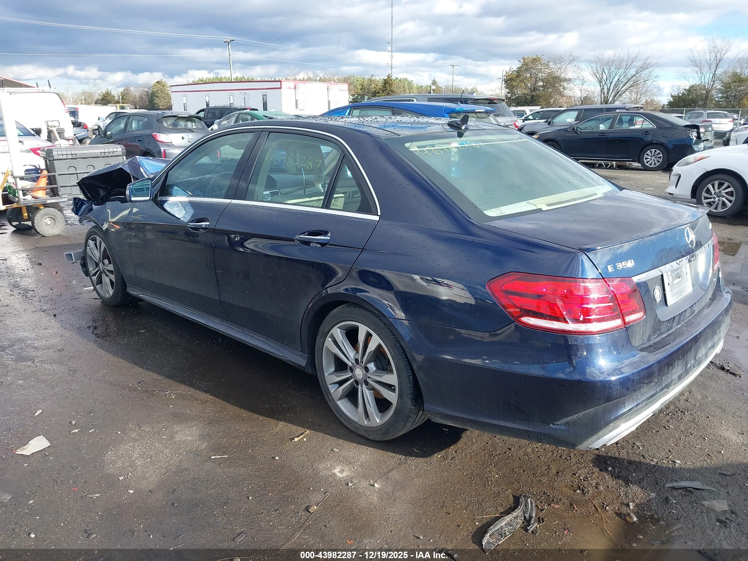 MERCEDES-BENZ E image 3