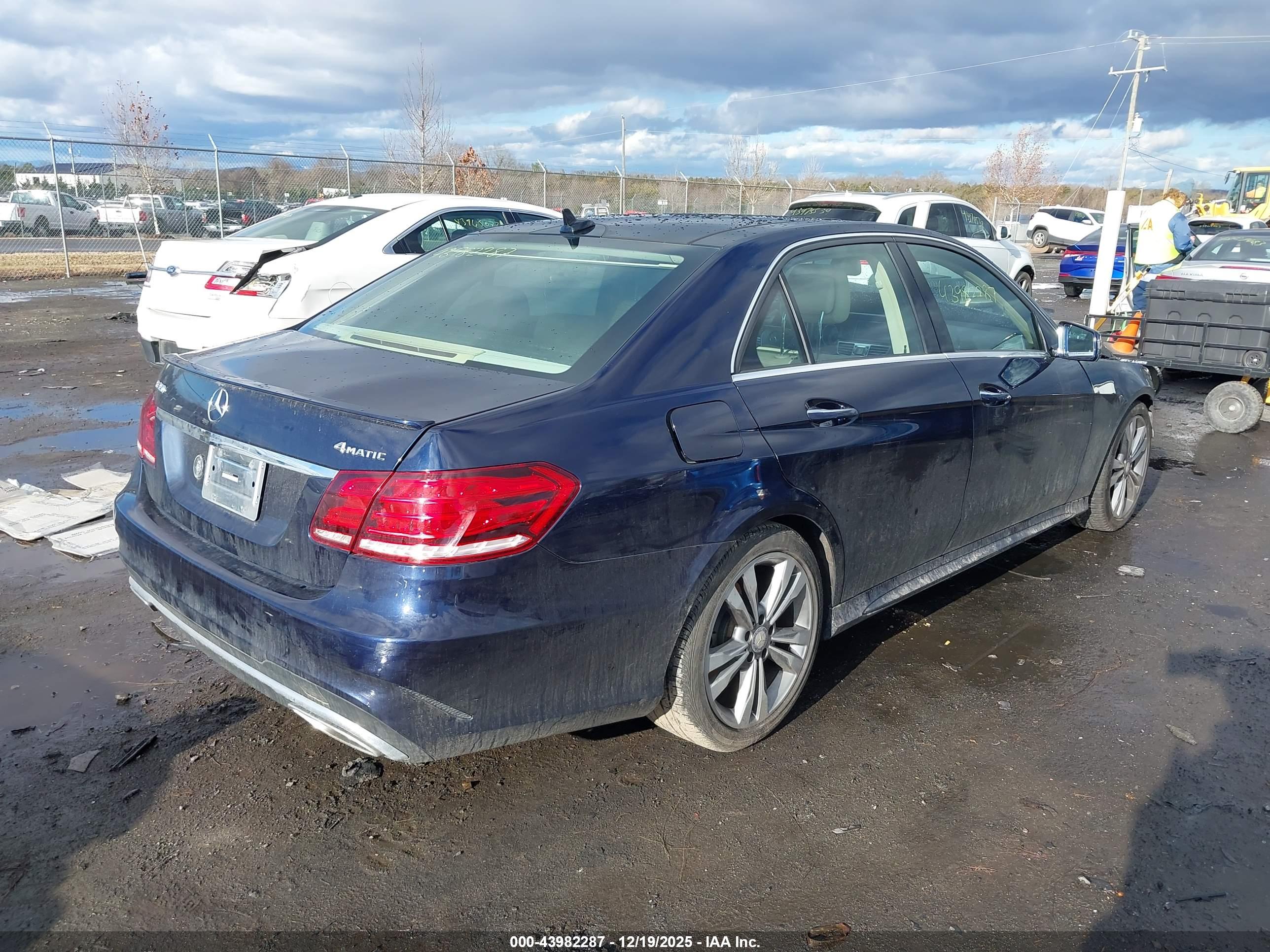 MERCEDES-BENZ E image 4