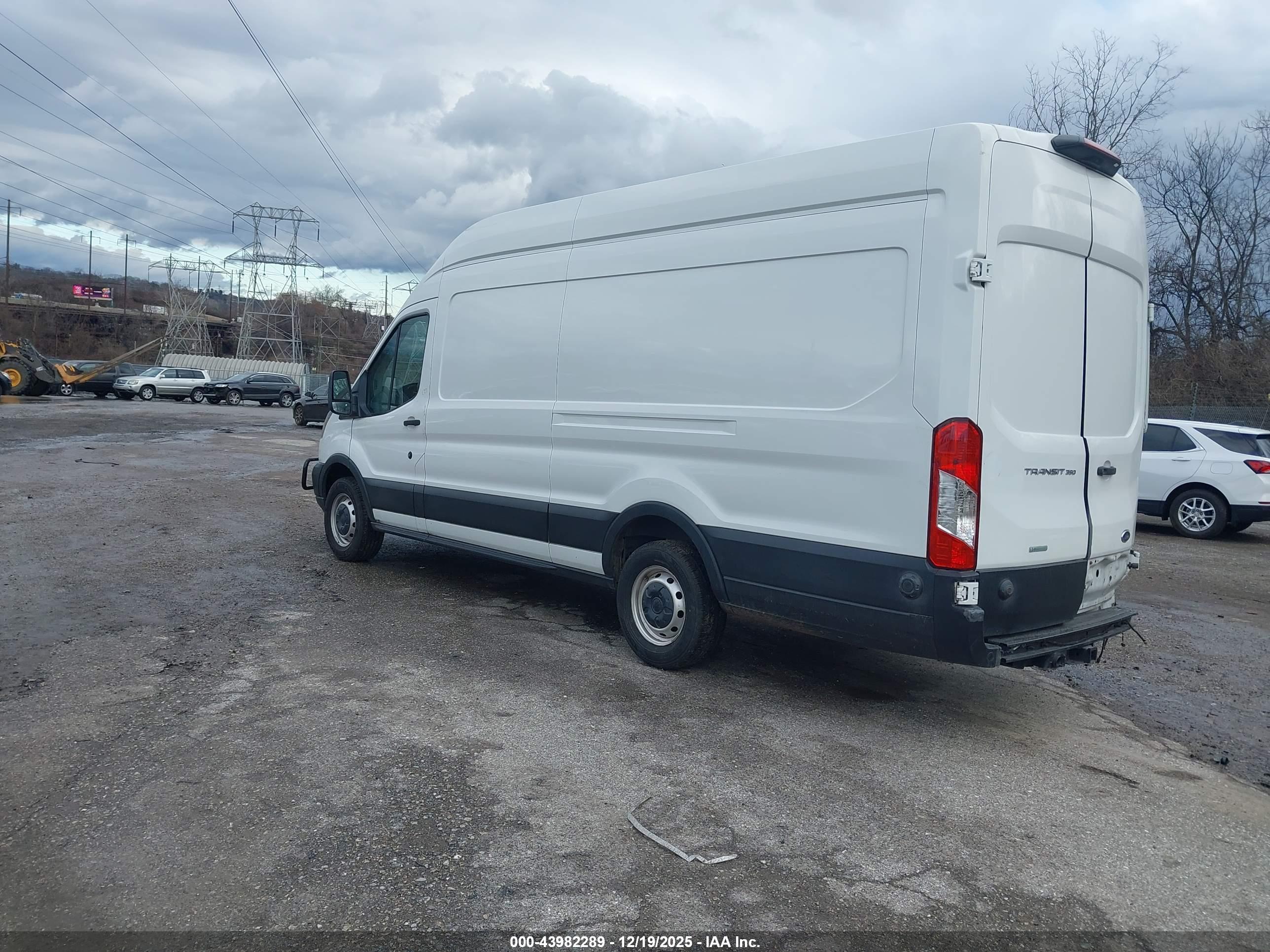 FORD TRANSIT-350 image 3