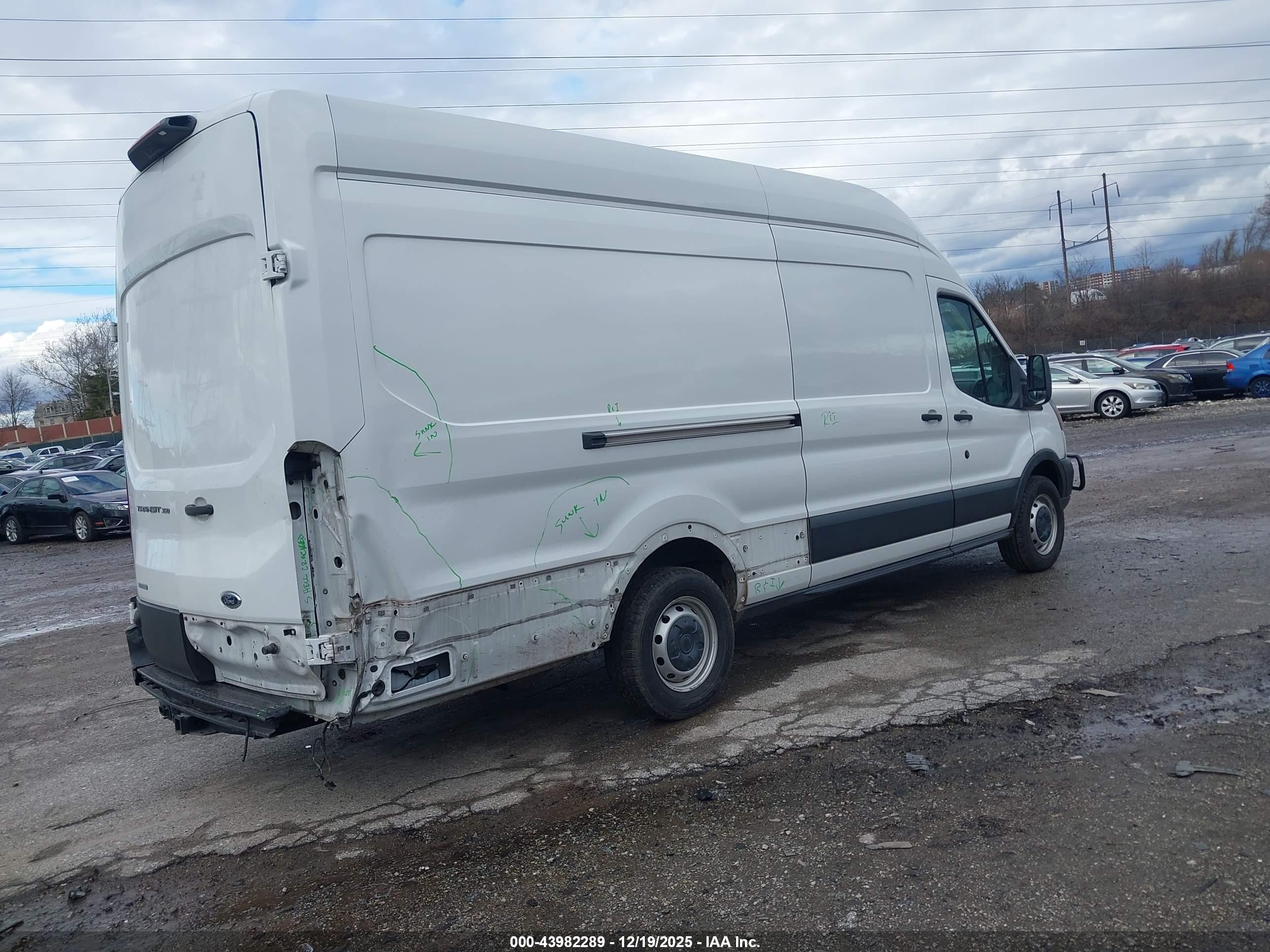 FORD TRANSIT-350 image 4