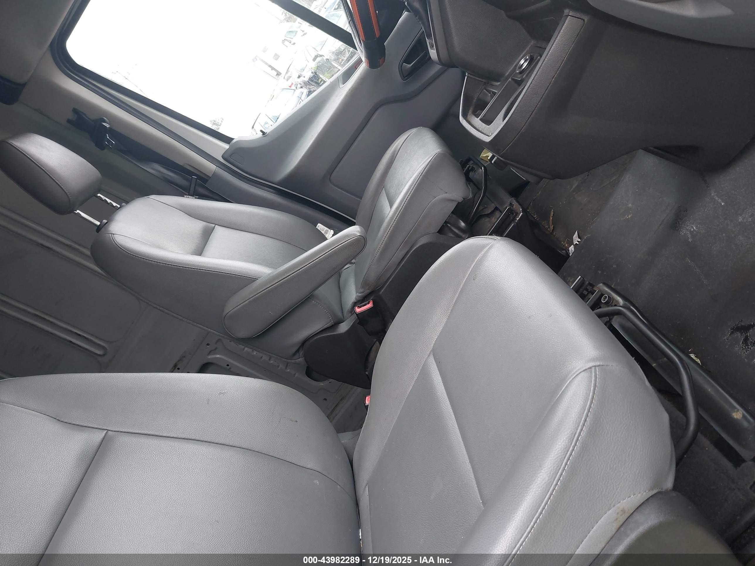 FORD TRANSIT-350 image 5