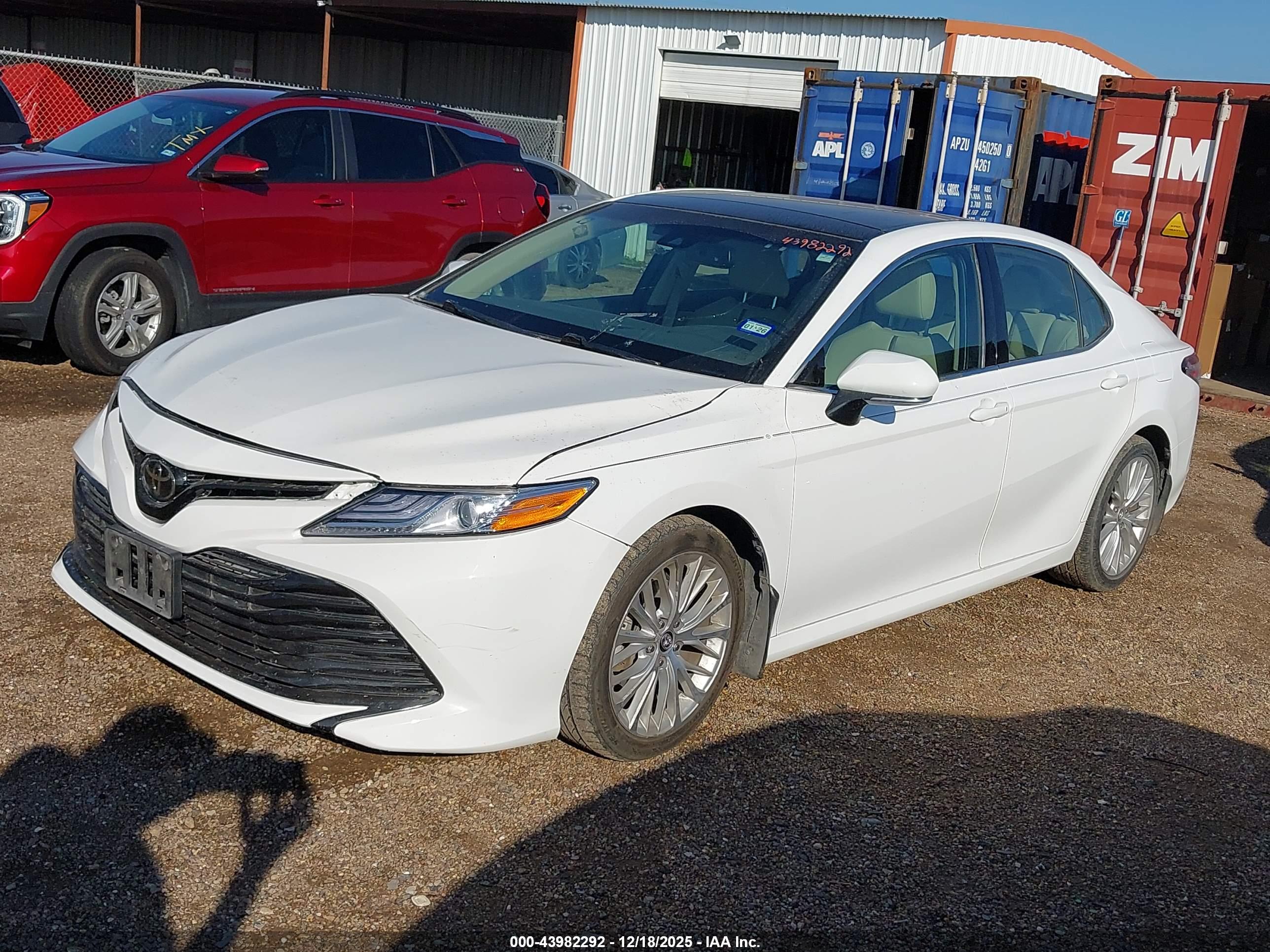 TOYOTA CAMRY image 2
