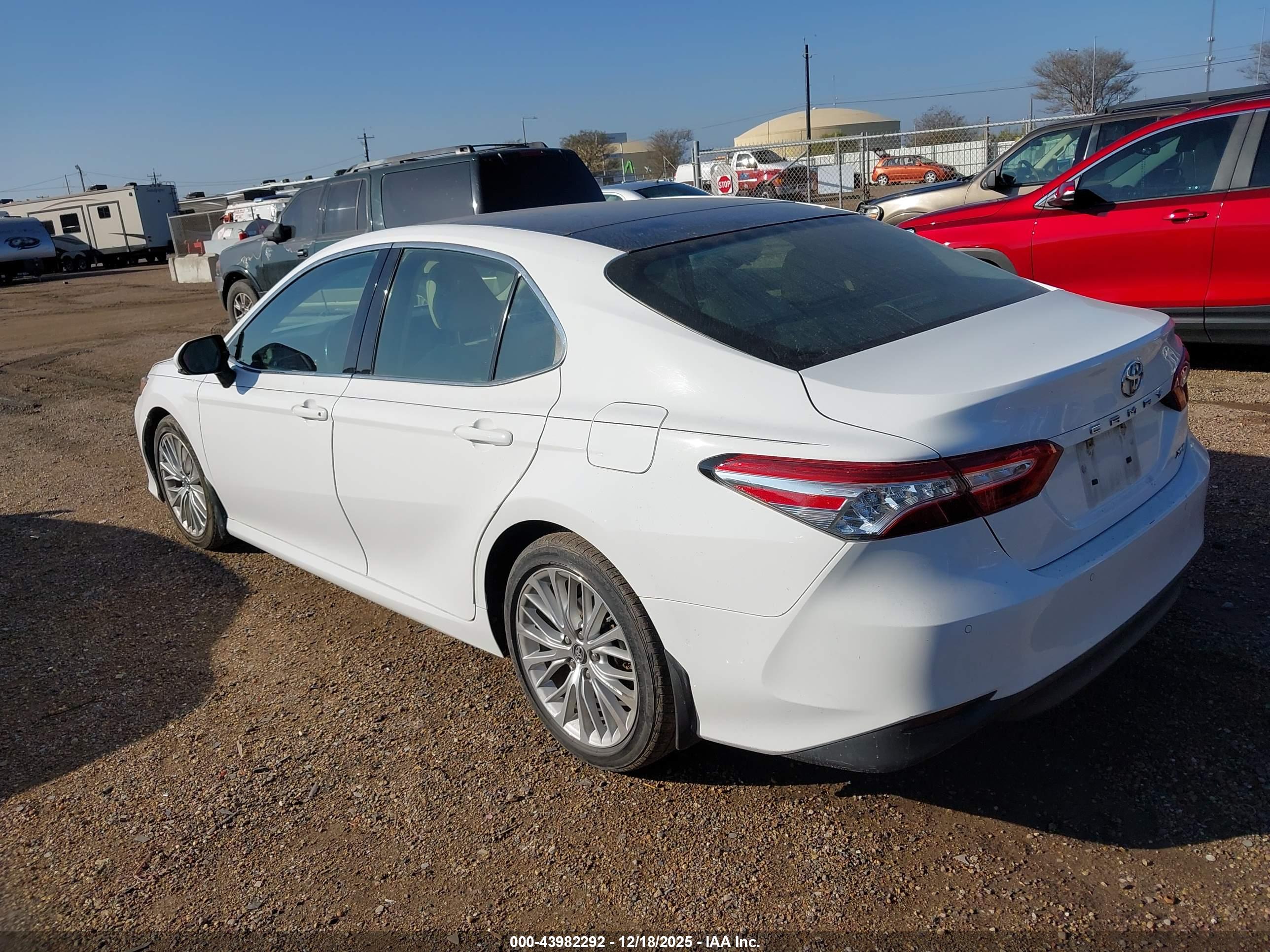 TOYOTA CAMRY image 3