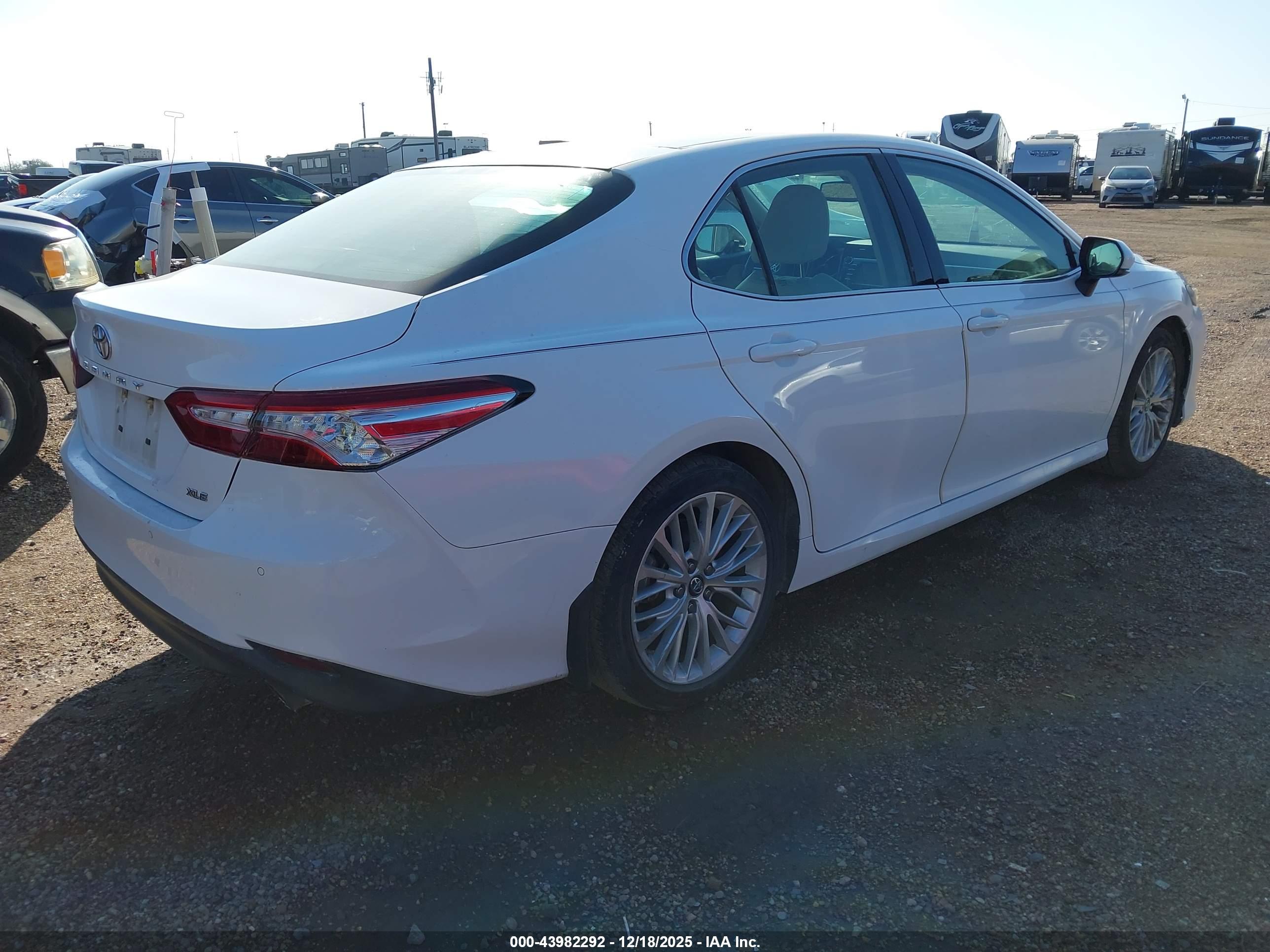 TOYOTA CAMRY image 4