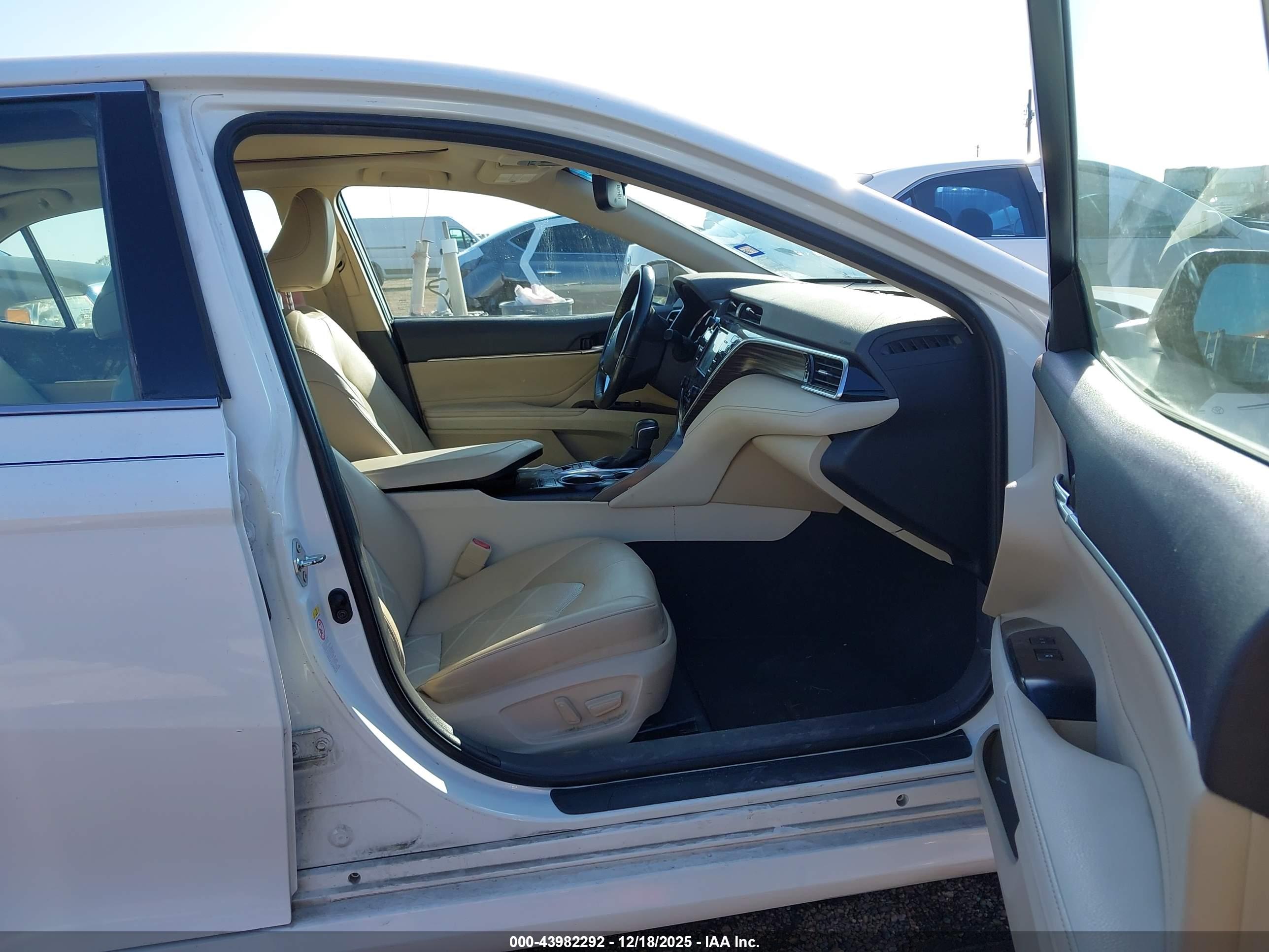 TOYOTA CAMRY image 5