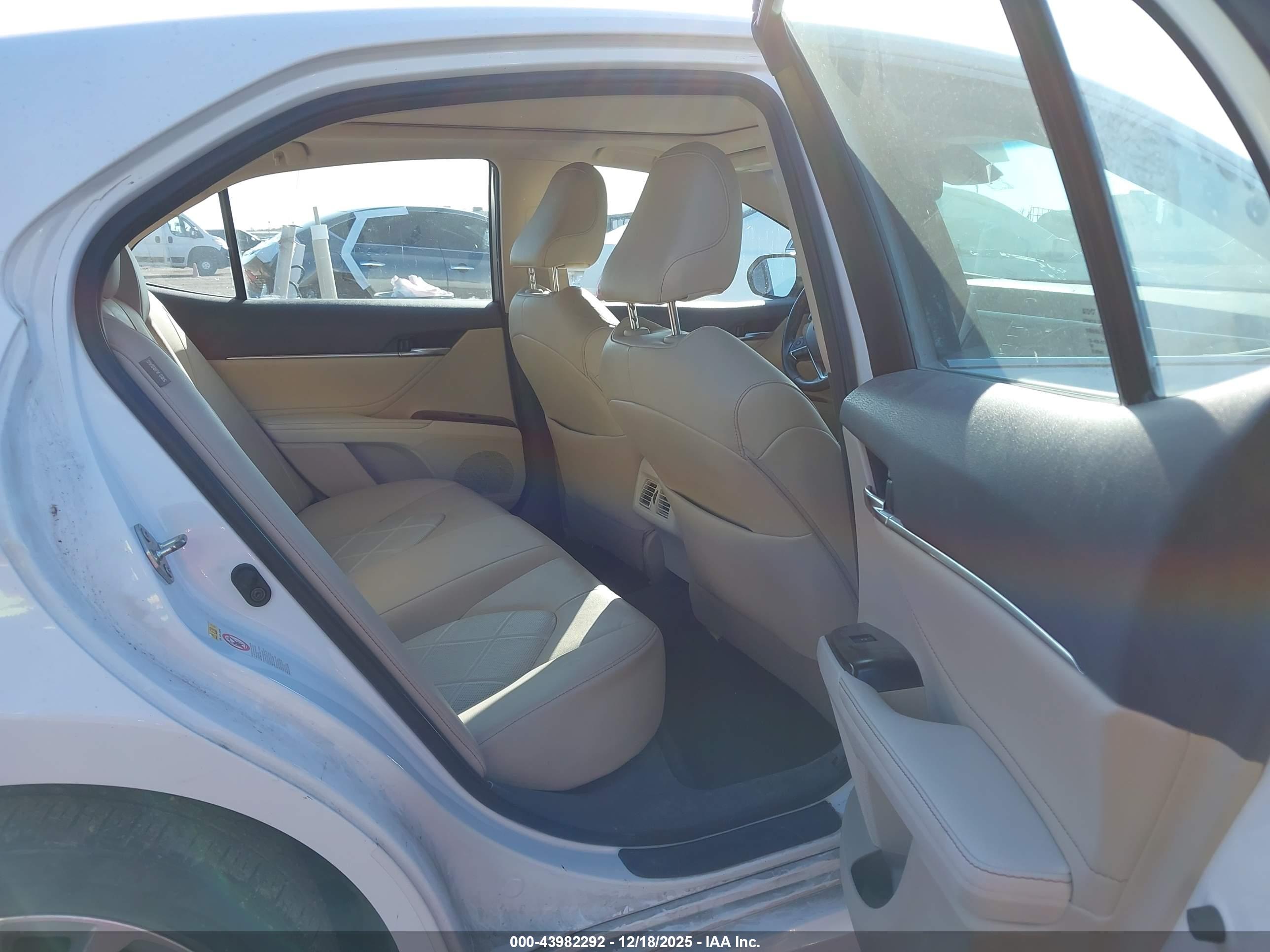 TOYOTA CAMRY image 8
