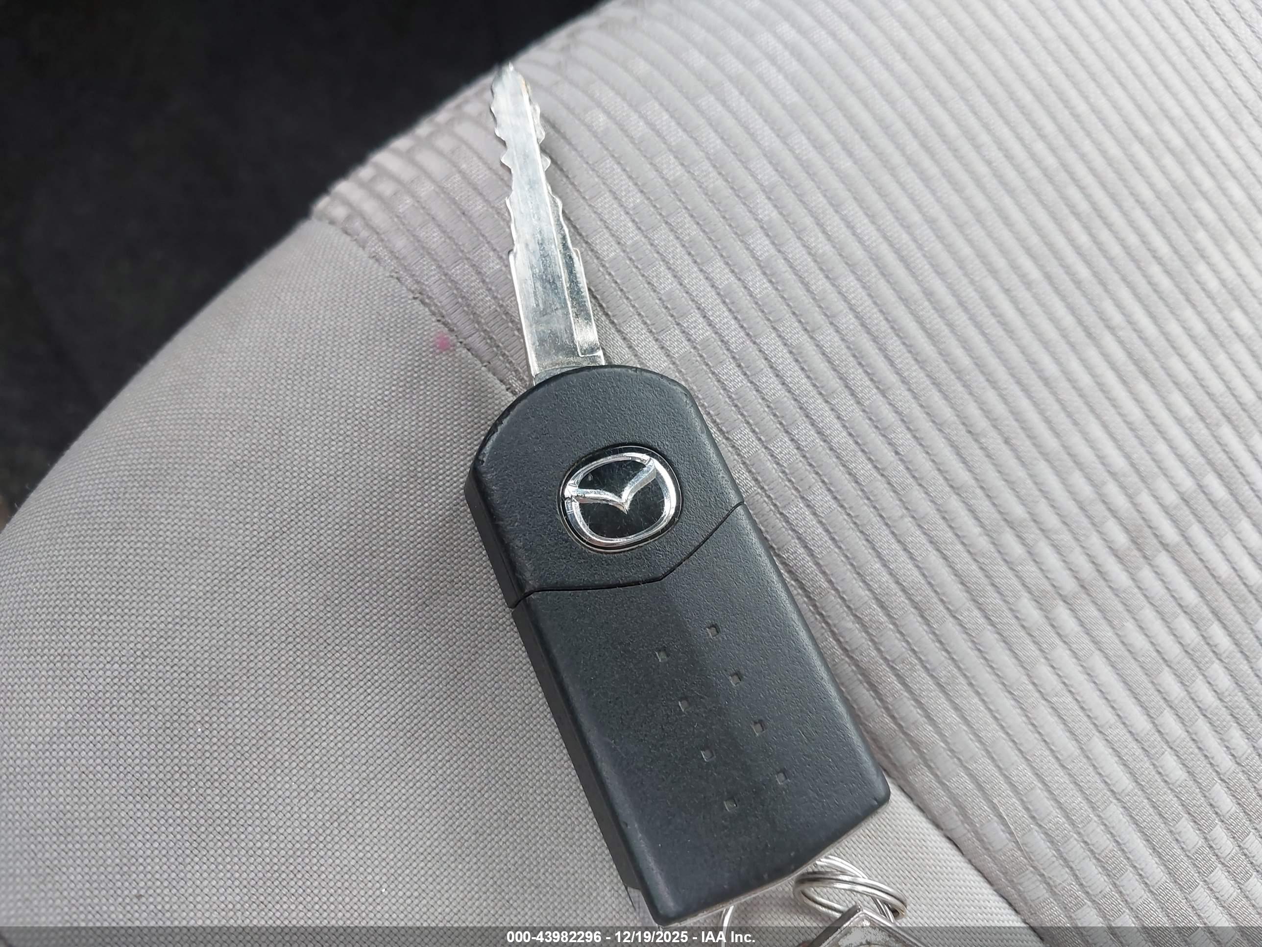 MAZDA MAZDA5 image 11