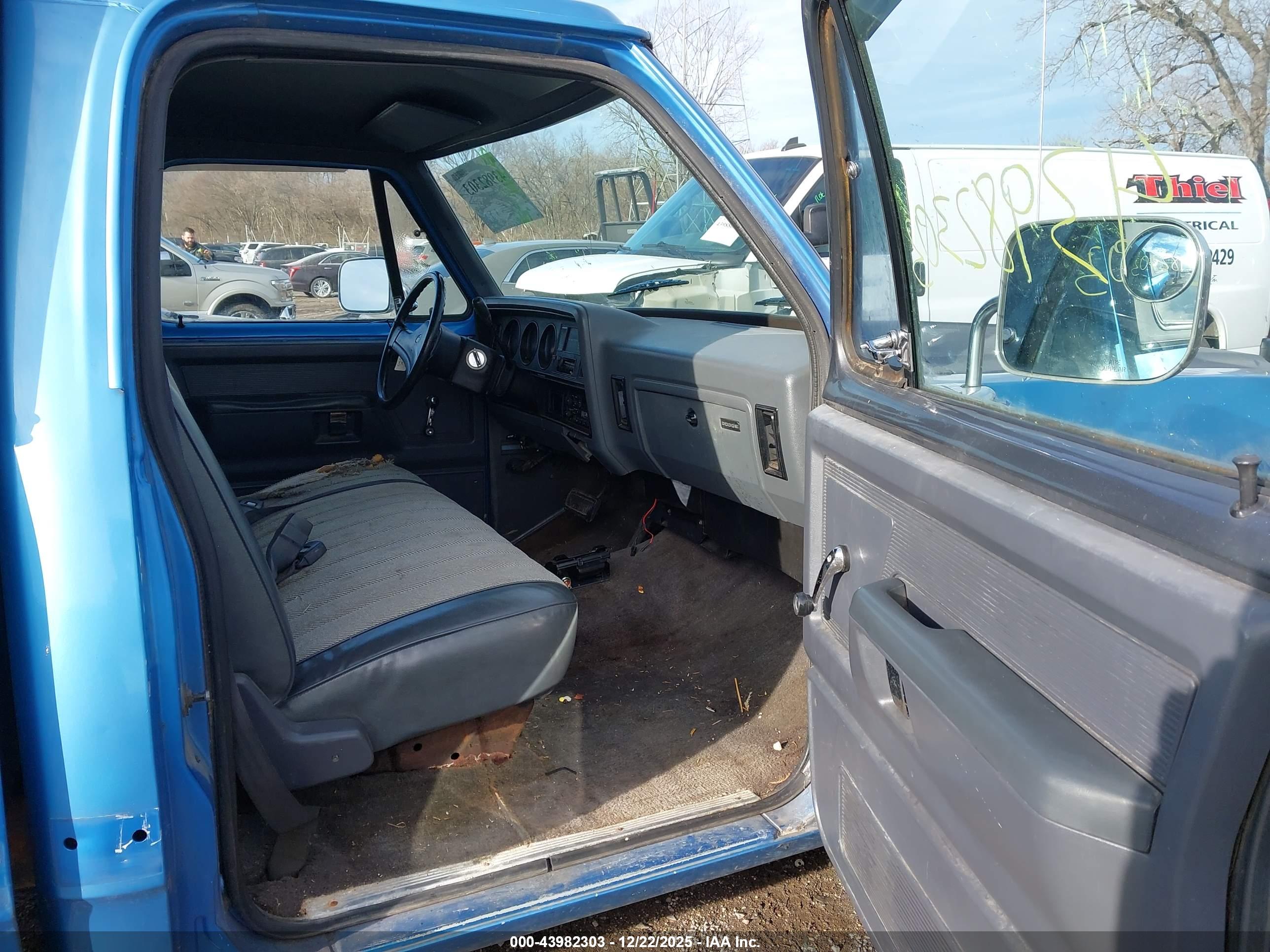 DODGE D-SERIES image 5