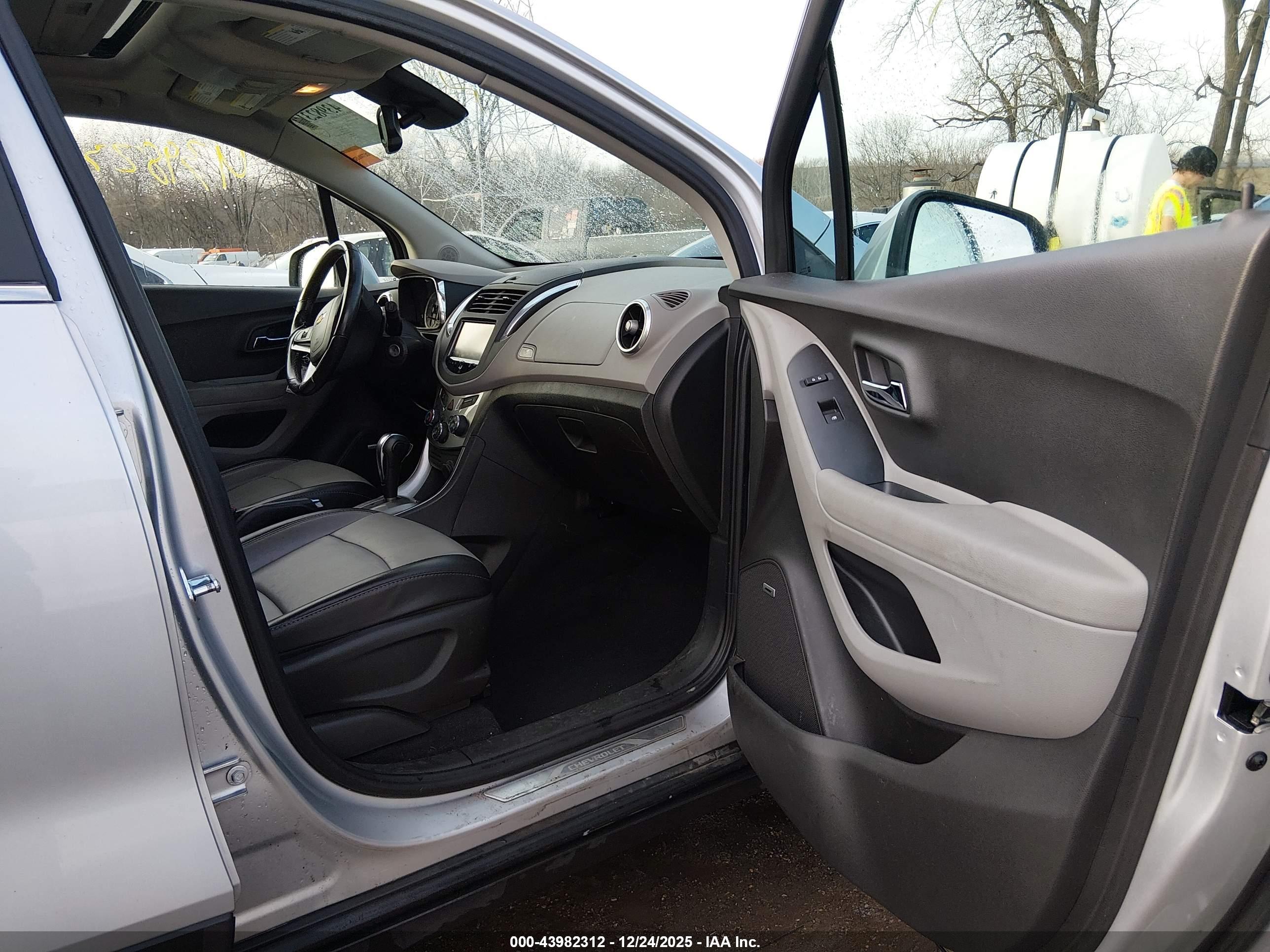 CHEVROLET TRAX image 5