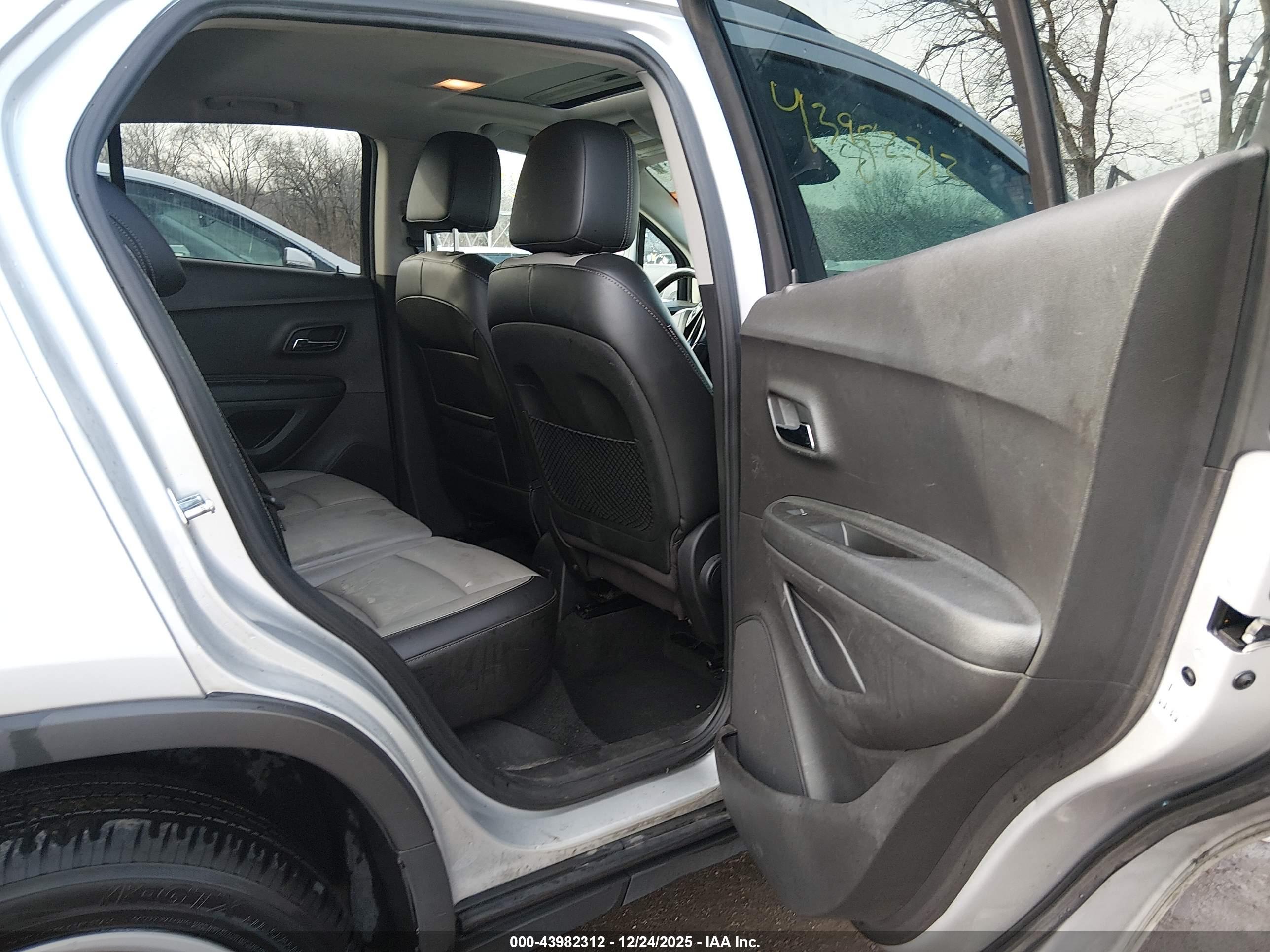 CHEVROLET TRAX image 8